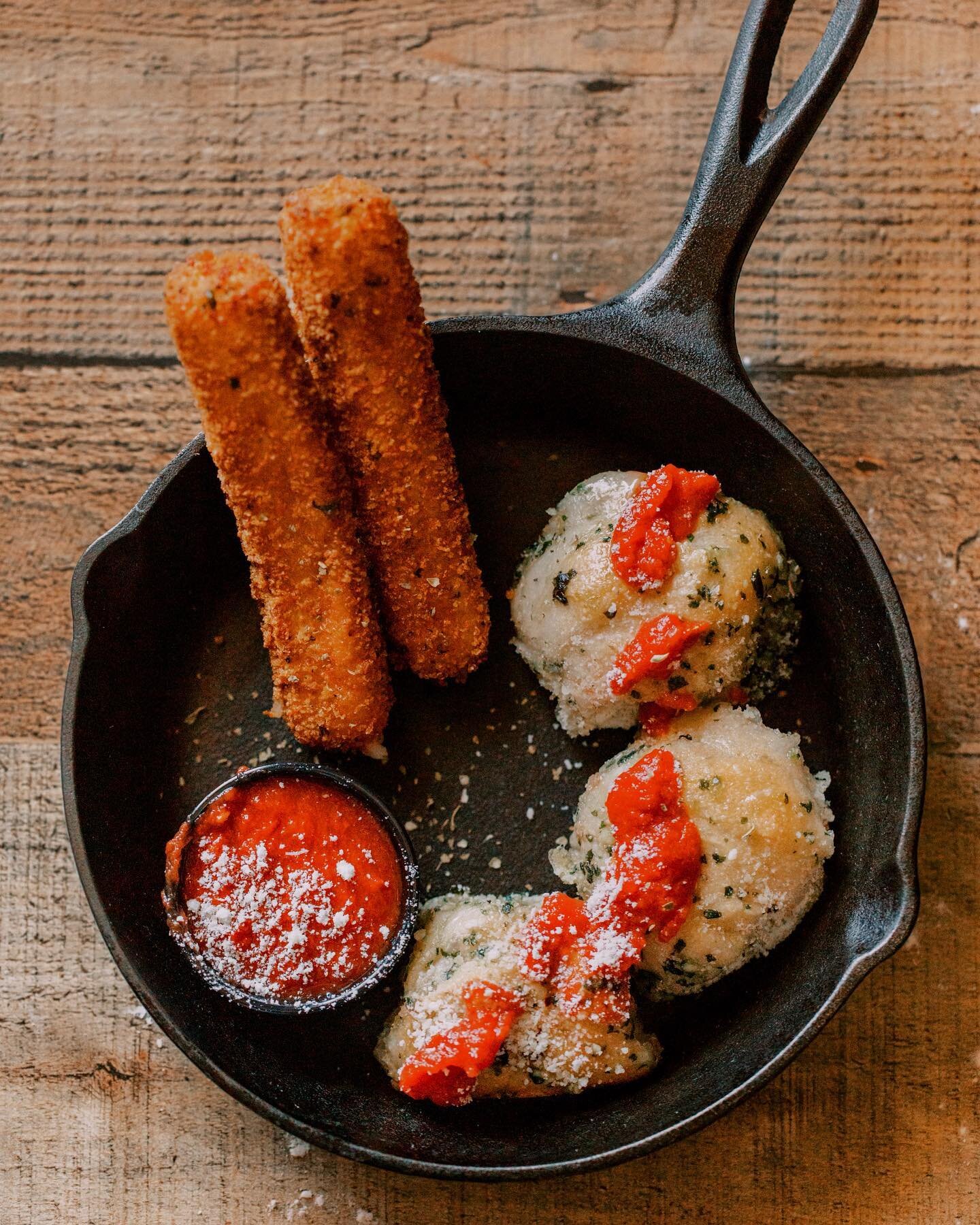 Get your cheesy fix with our garlic knots and mozzarella sticks! 🧀 

Made with fresh, house-made dough and roasted garlic and parm, our garlic knots are the perfect appetizer or side dish to any pizza. 🤤 

And don't forget about our crispy mozzarel