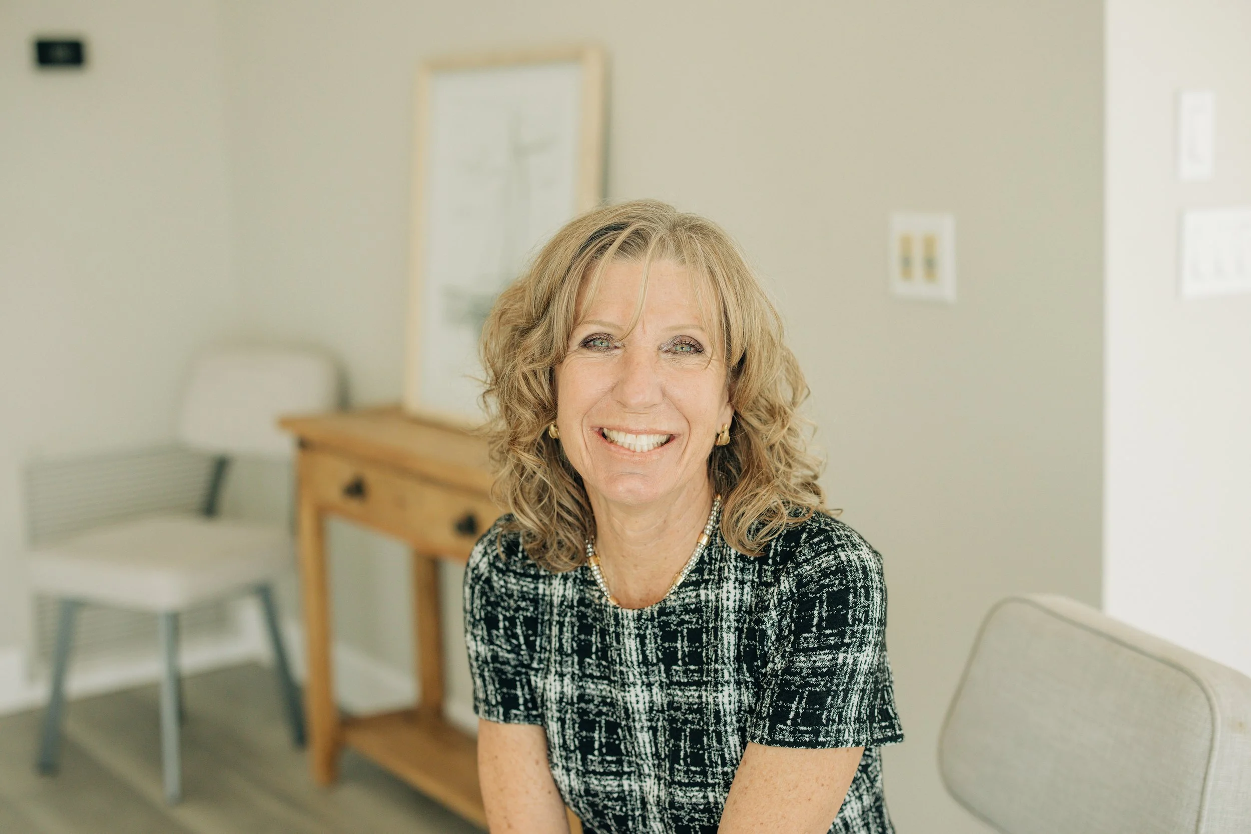 Kelly Belisle Headshots - Realtor Headshot Branding Session - Bayfront House in Bradenton by IMG - Mused Photo (24).jpg