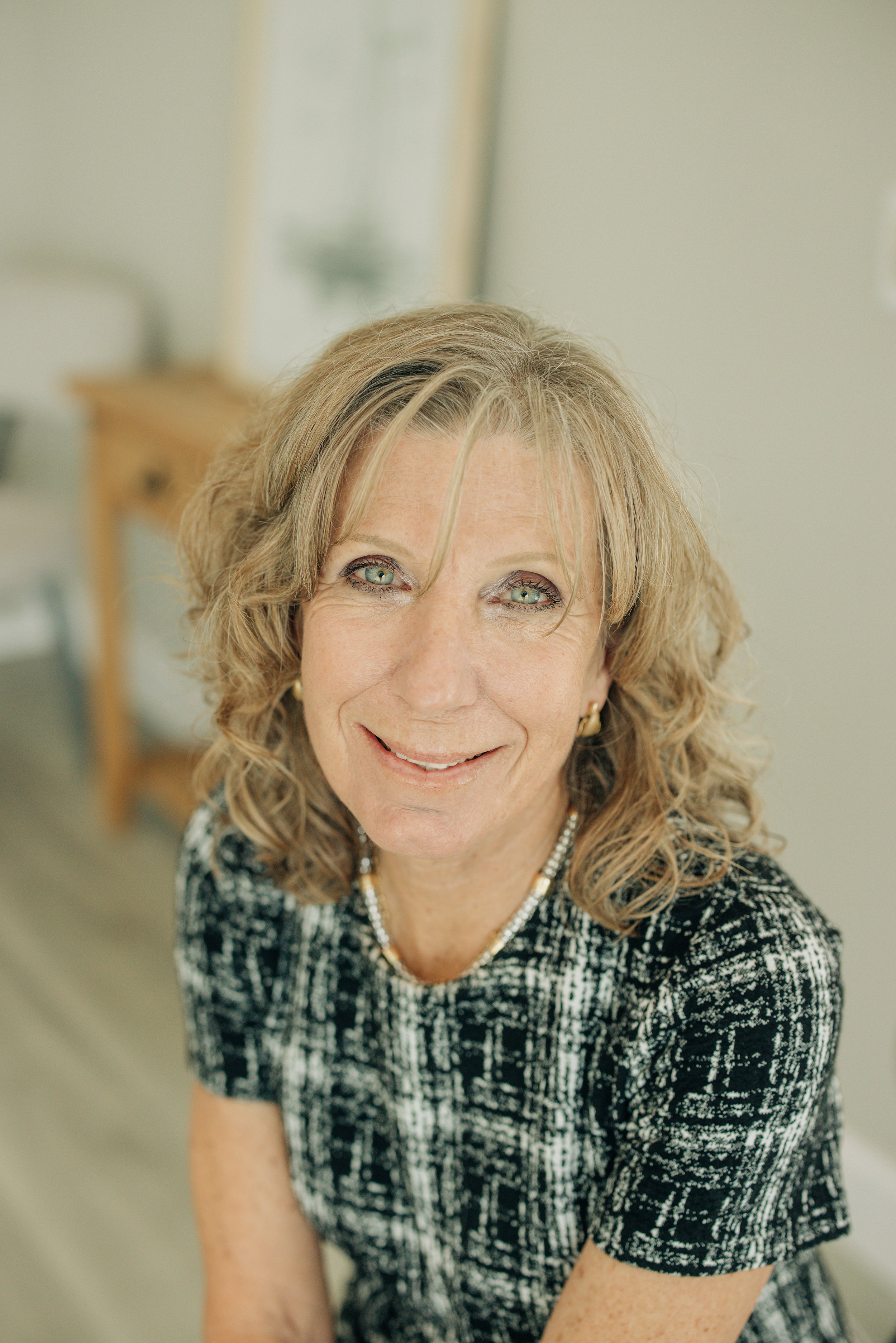 Kelly Belisle Headshots - Realtor Headshot Branding Session - Bayfront House in Bradenton by IMG - Mused Photo (25).jpg