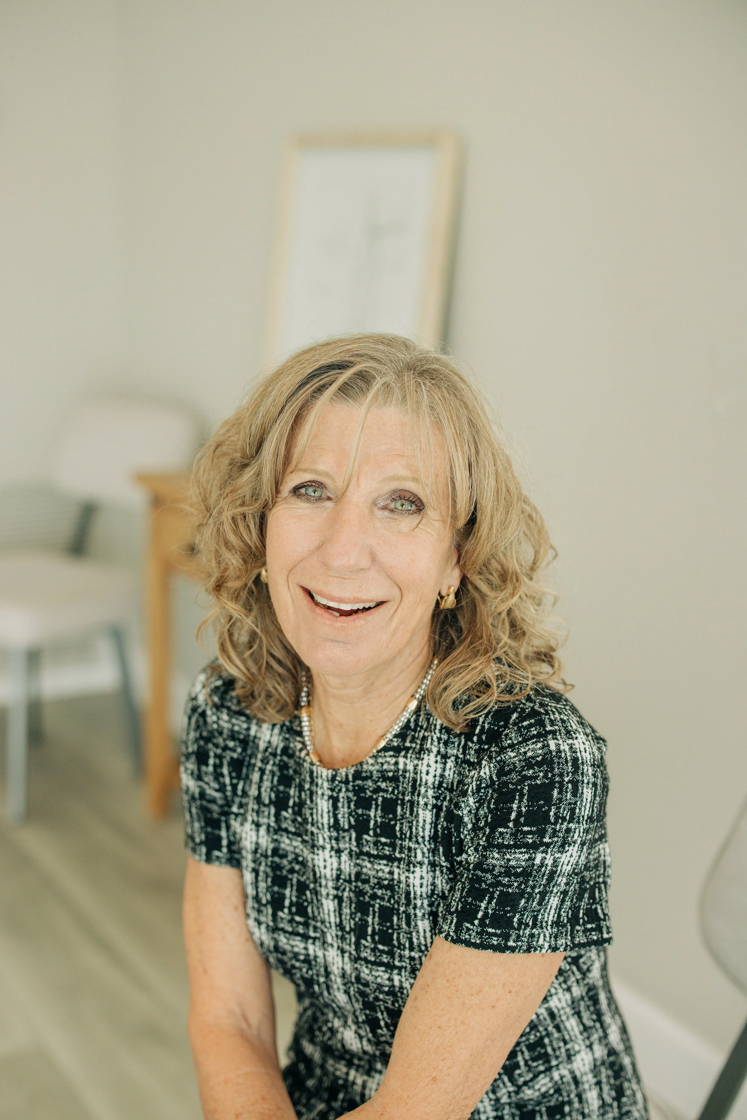 Kelly Belisle Headshots - Realtor Headshot Branding Session - Bayfront House in Bradenton by IMG - Mused Photo (26).jpg