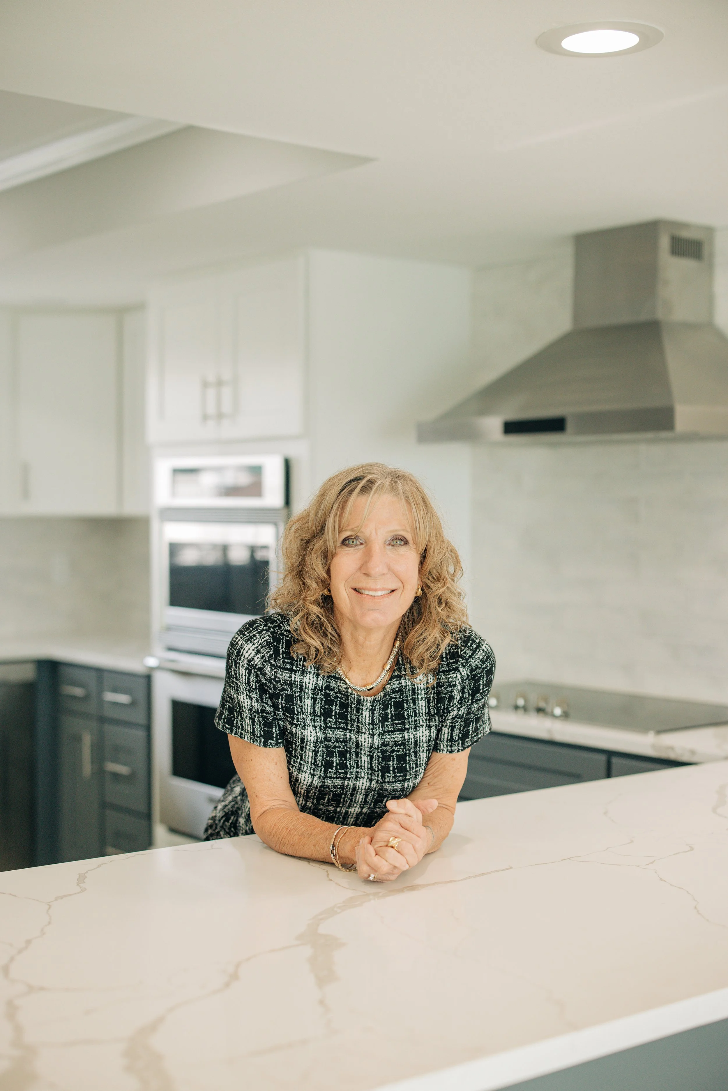 Kelly Belisle Headshots - Realtor Headshot Branding Session - Bayfront House in Bradenton by IMG - Mused Photo (28).jpg