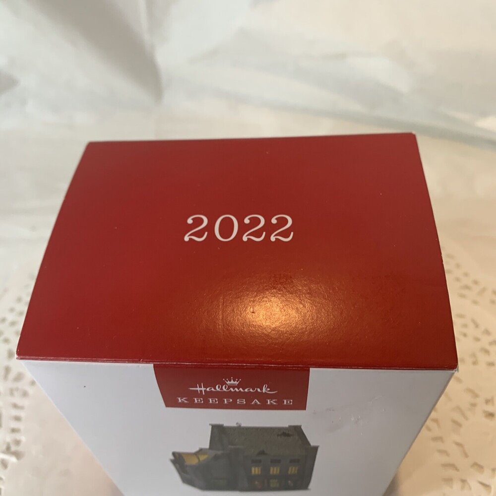 Hallmark 2022 Harry Potter Borgin and Burkes Christmas Ornament New With Box