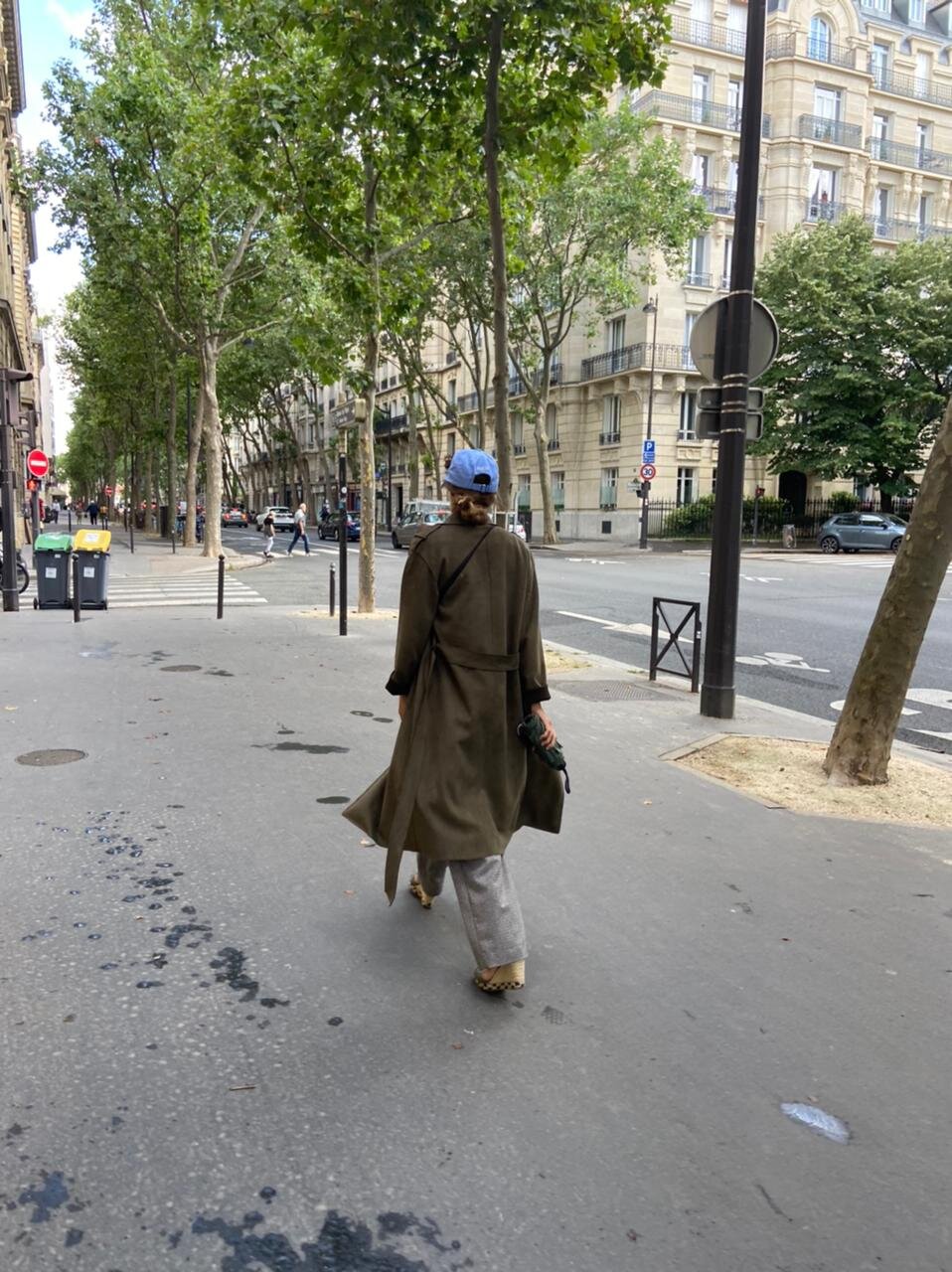 SPOTTED IN PARIS: Como se vestir como uma FRANCESA em um dia de Chuva de Verão
