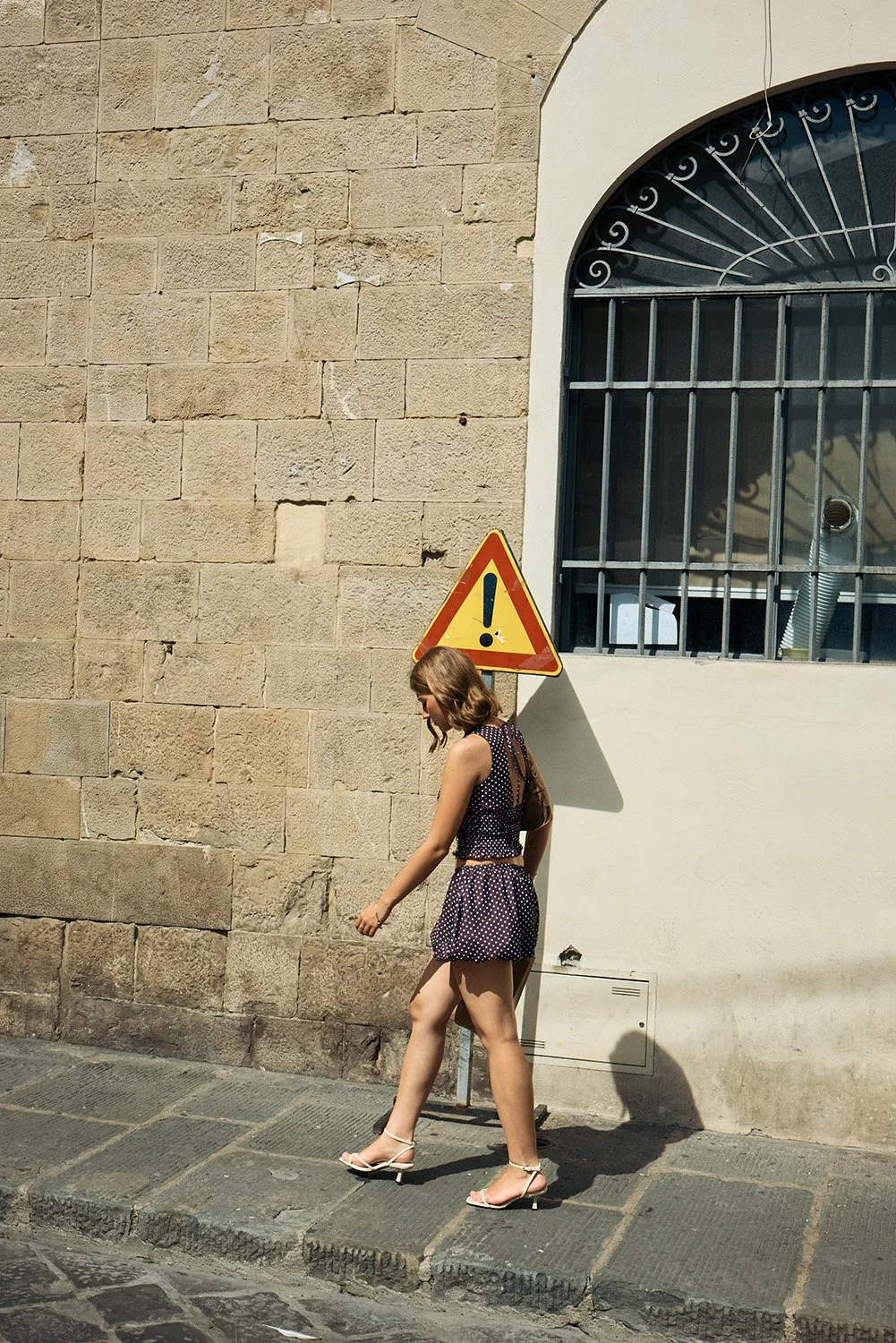 Italy_FlorenceReturn_GirlWalking_Sign_ExclamationMark.jpg