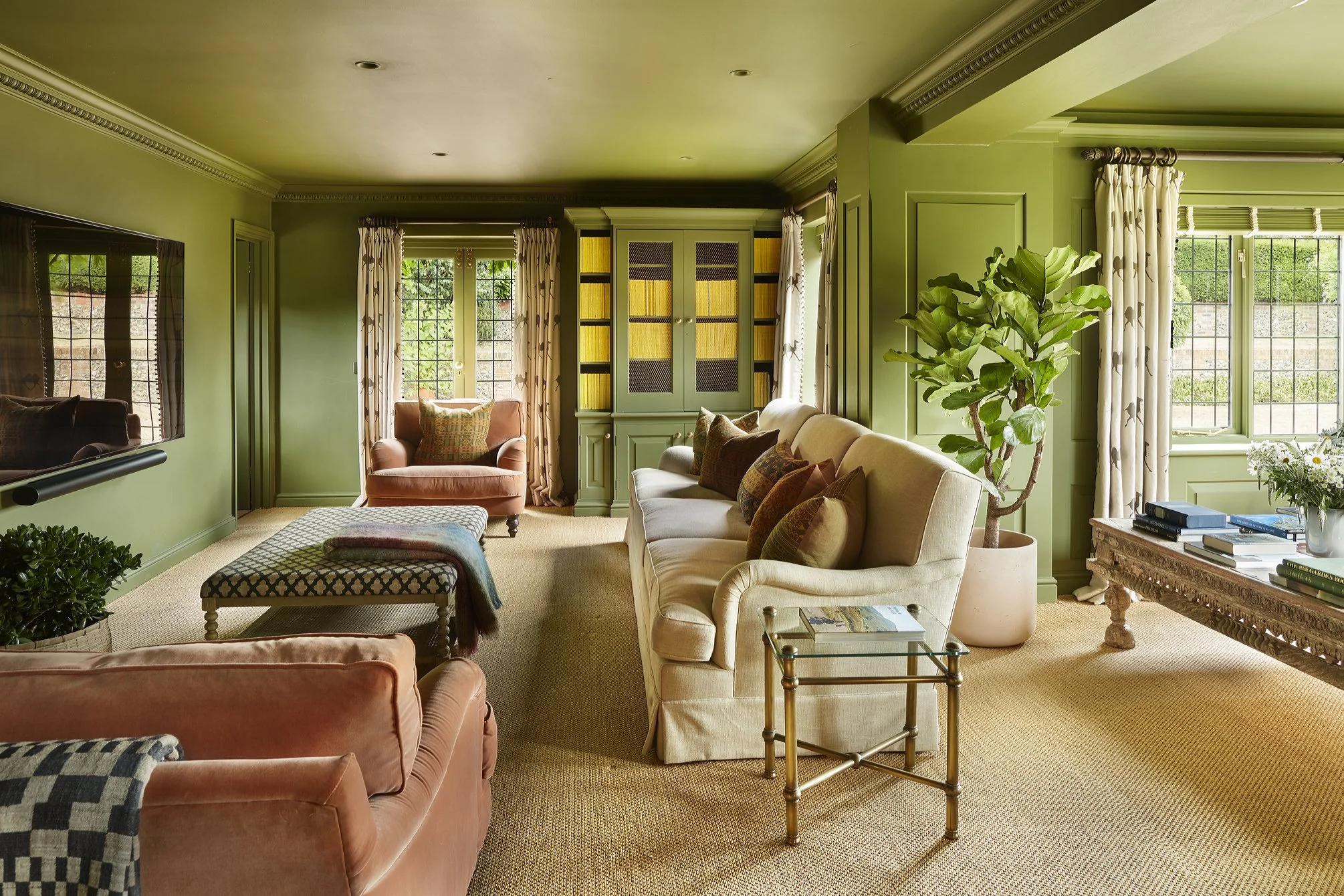 burrow_ 2_21-08-25_0359_sof_mstr_72.jpg