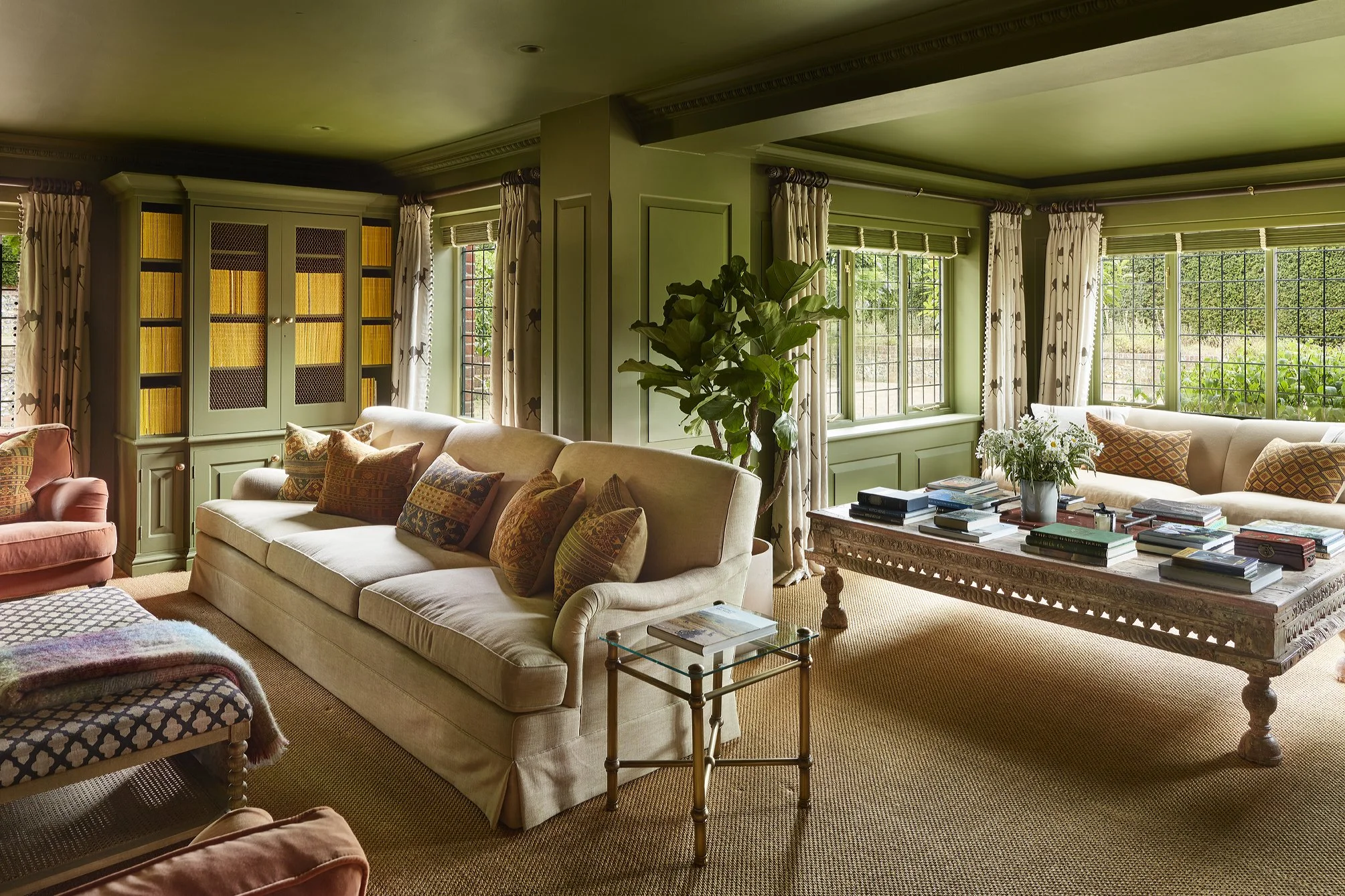 burrow_ 2_21-08-25_0336_mstr_72.jpg