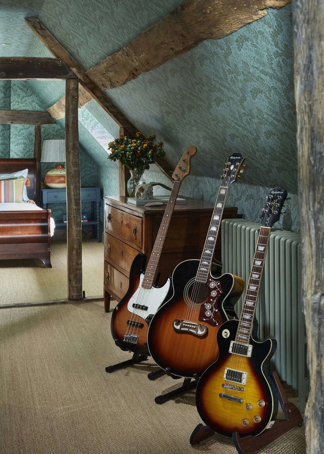 burrow_ 2_22-08-25_0908_mstr_72.jpg