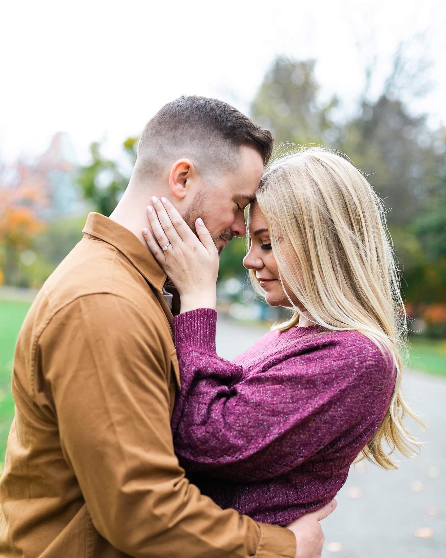 Hear me out.

All too well. (Taylor&rsquo;s version) If it had a happy ending. This whole session was fall galore and a love letter to Ottawa.

I can never get tired of shooting at Major hill park. Where the city meets trees. Endless possibilities. M