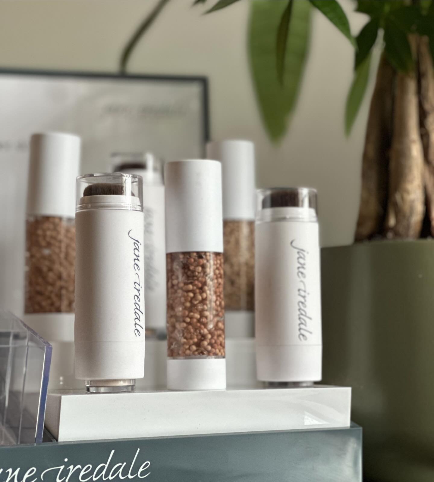 With the Weather getting warmer ☀️ , it&rsquo;s important to make sure you&rsquo;re protecting your skin! Stop in and checkout out our many Jane Iredale products that contain SPF! 🧴 
All Jane Iredale products are formulated with skin loving ingredie