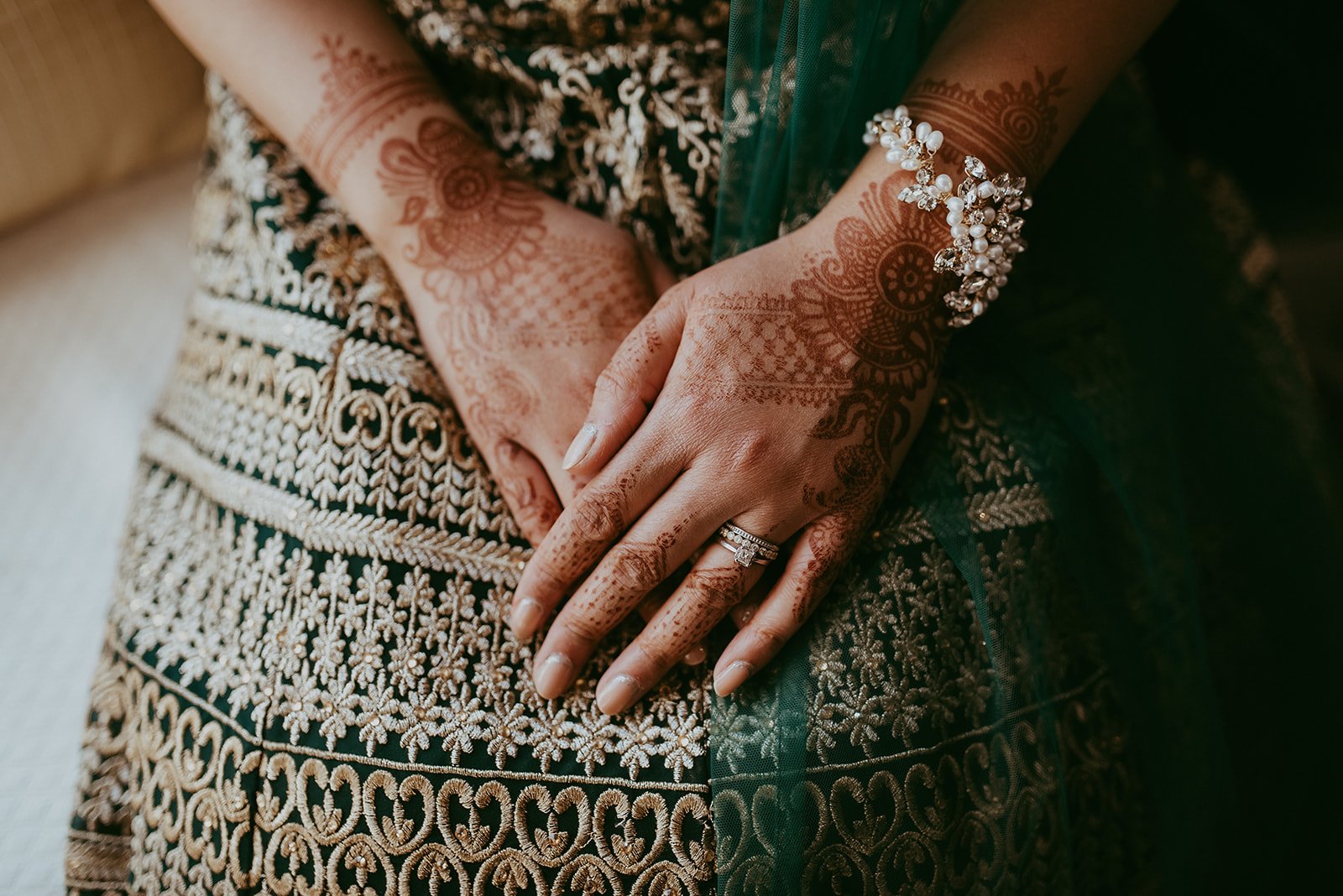paletta-mansion-summer-indian-wedding-bride-getting-ready-lehenga-6.jpg