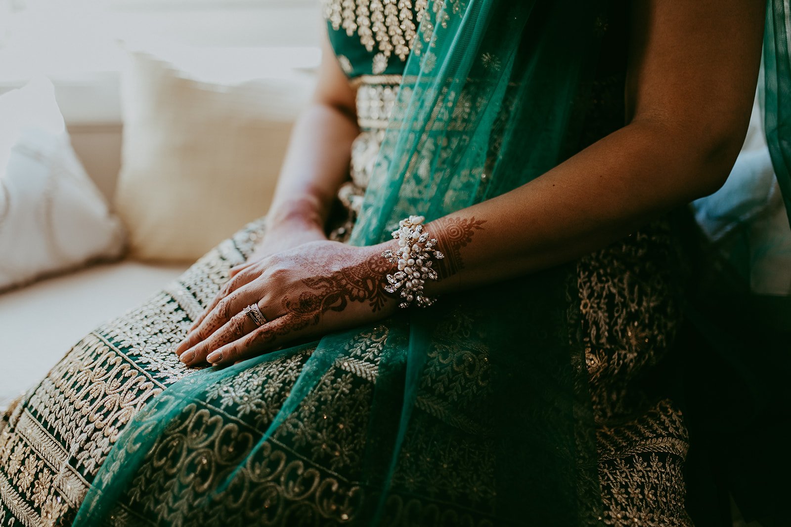 paletta-mansion-summer-indian-wedding-bride-getting-ready-lehenga-7.jpg