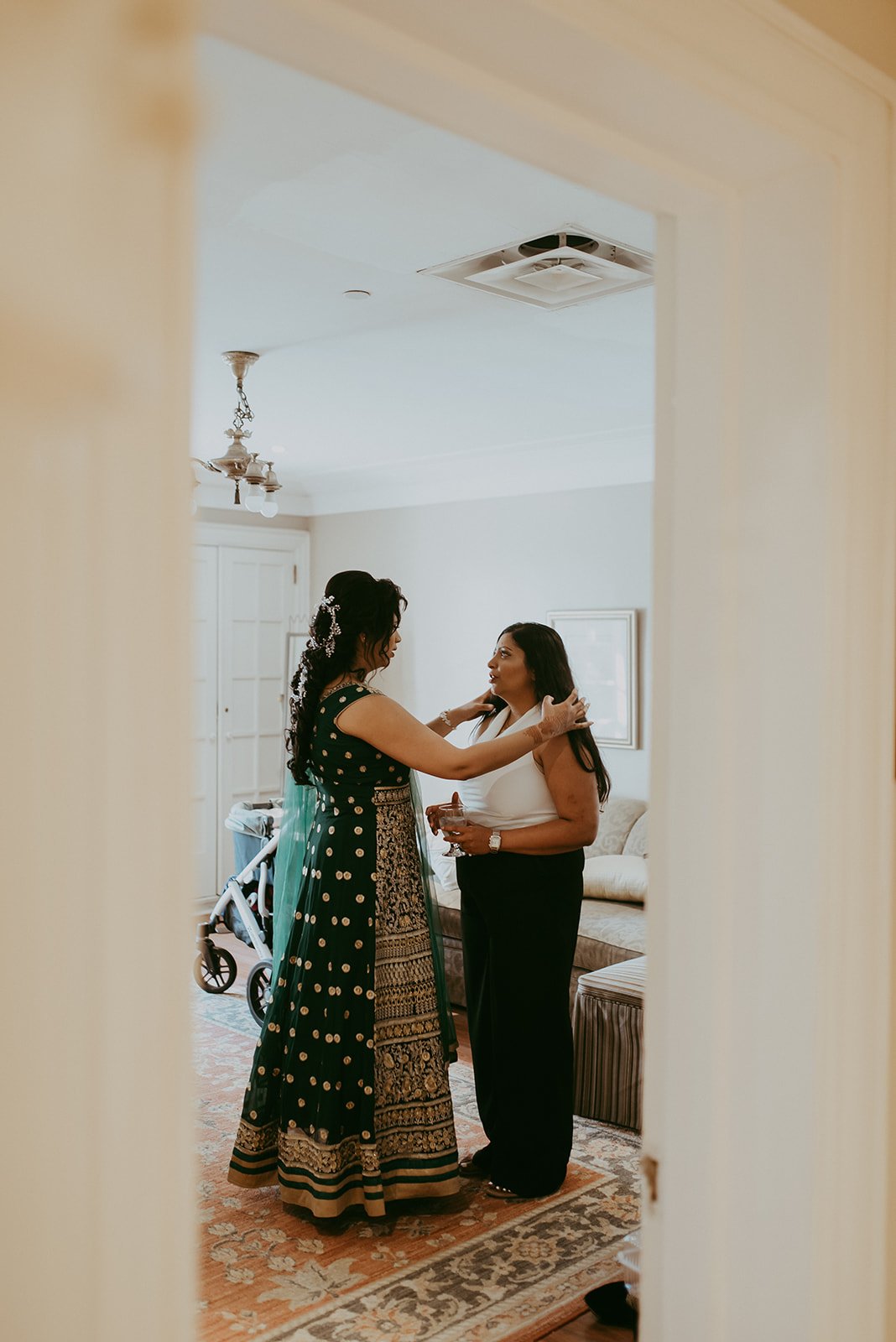 paletta-mansion-summer-indian-wedding-bride-getting-ready-lehenga-9.jpg