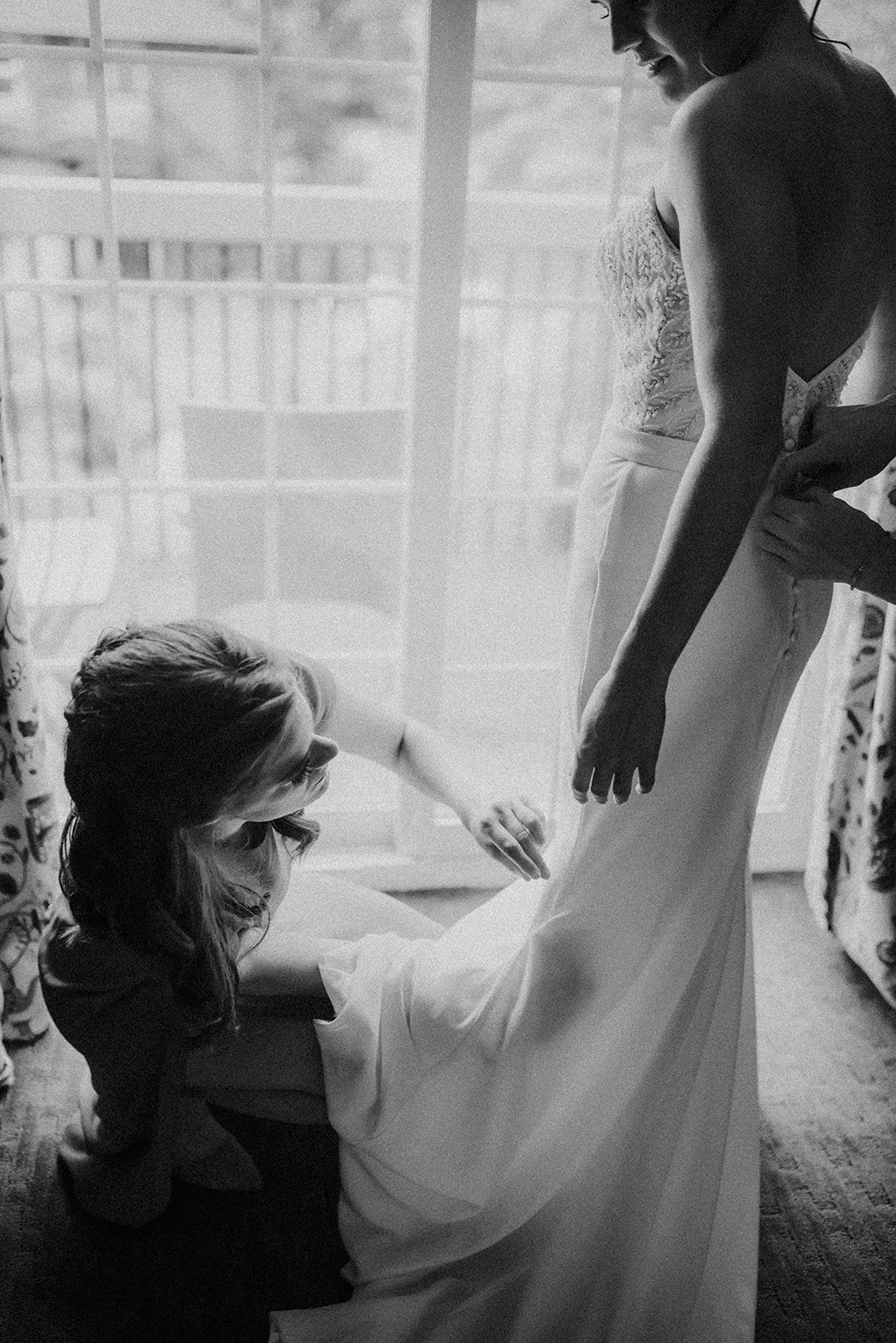 the-briars-resort-and-spa-outdoor-july-summer-wedding-toronto-bride-getting-ready-3.jpg