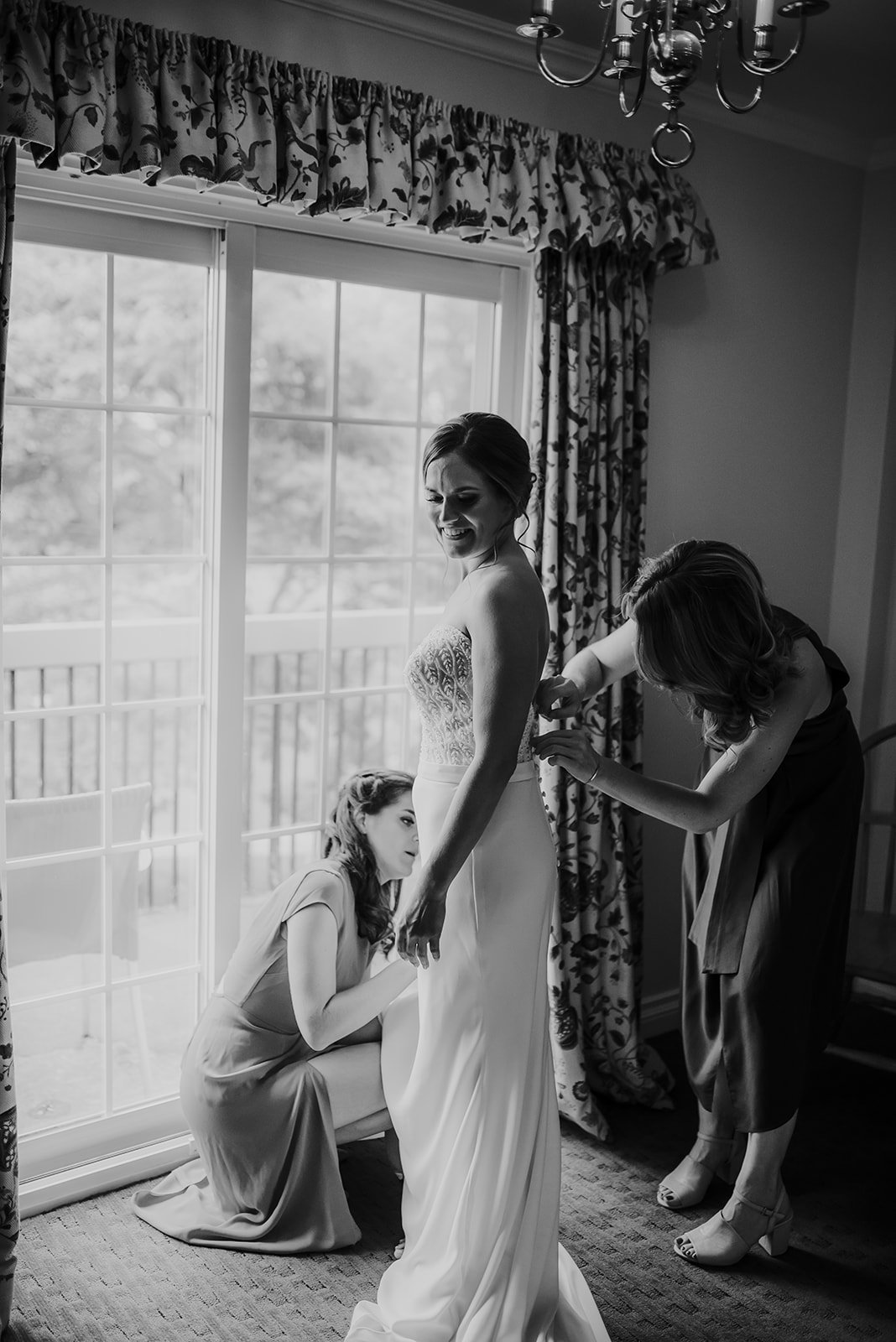 the-briars-resort-and-spa-outdoor-july-summer-wedding-toronto-bride-getting-ready-4.jpg