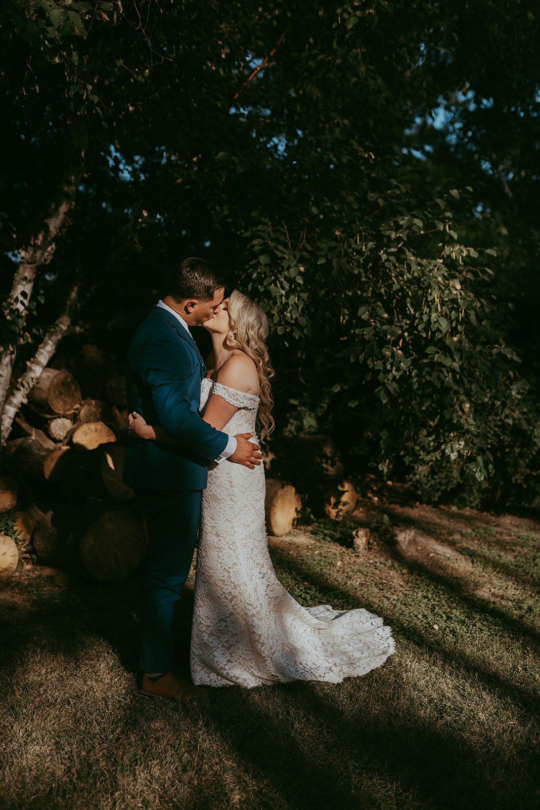toronto-outdoor-rustic-summer-wedding-bradford-barn-bride-groom-couple-portraits-3.jpg