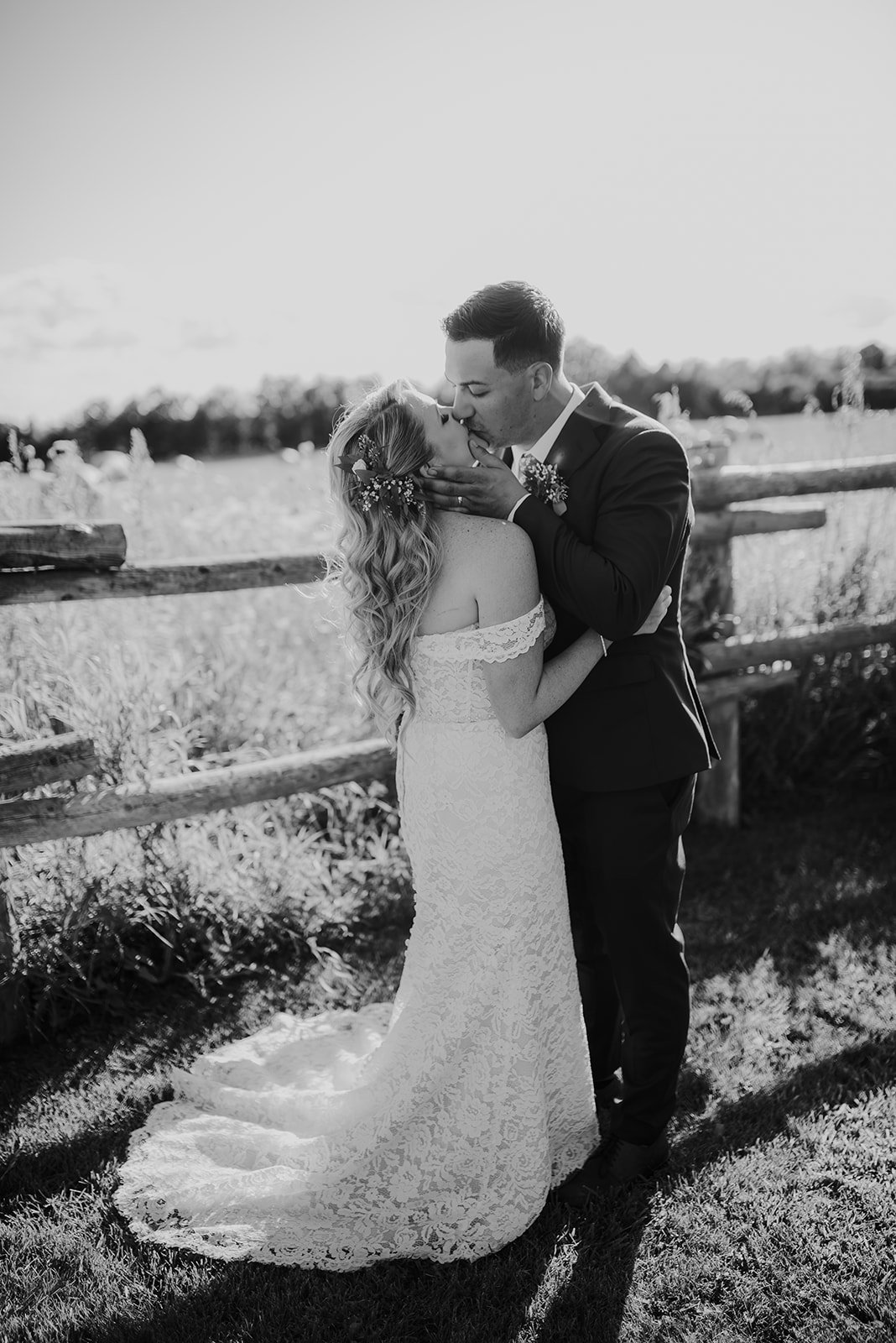 toronto-outdoor-rustic-summer-wedding-bradford-barn-bride-groom-couple-portraits.jpg