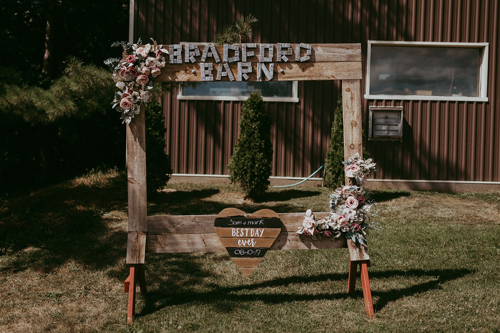 toronto-outdoor-rustic-summer-wedding-bradford-barn-ceremony-details-1.jpg