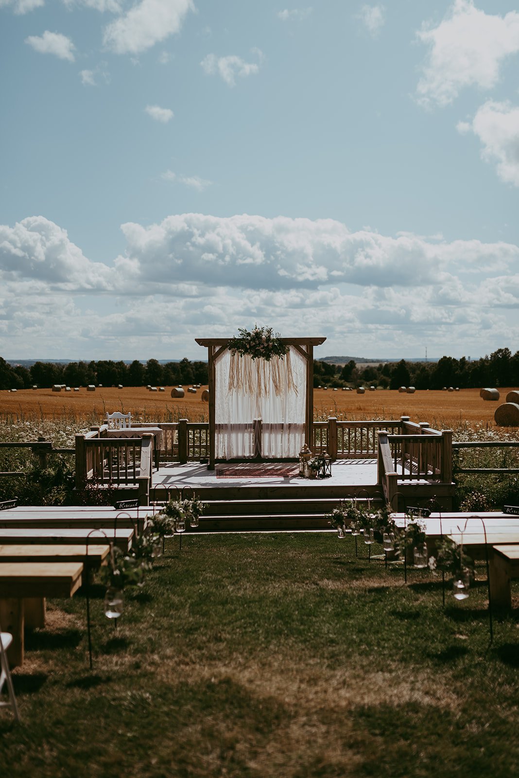 toronto-outdoor-rustic-summer-wedding-bradford-barn-ceremony-details.jpg