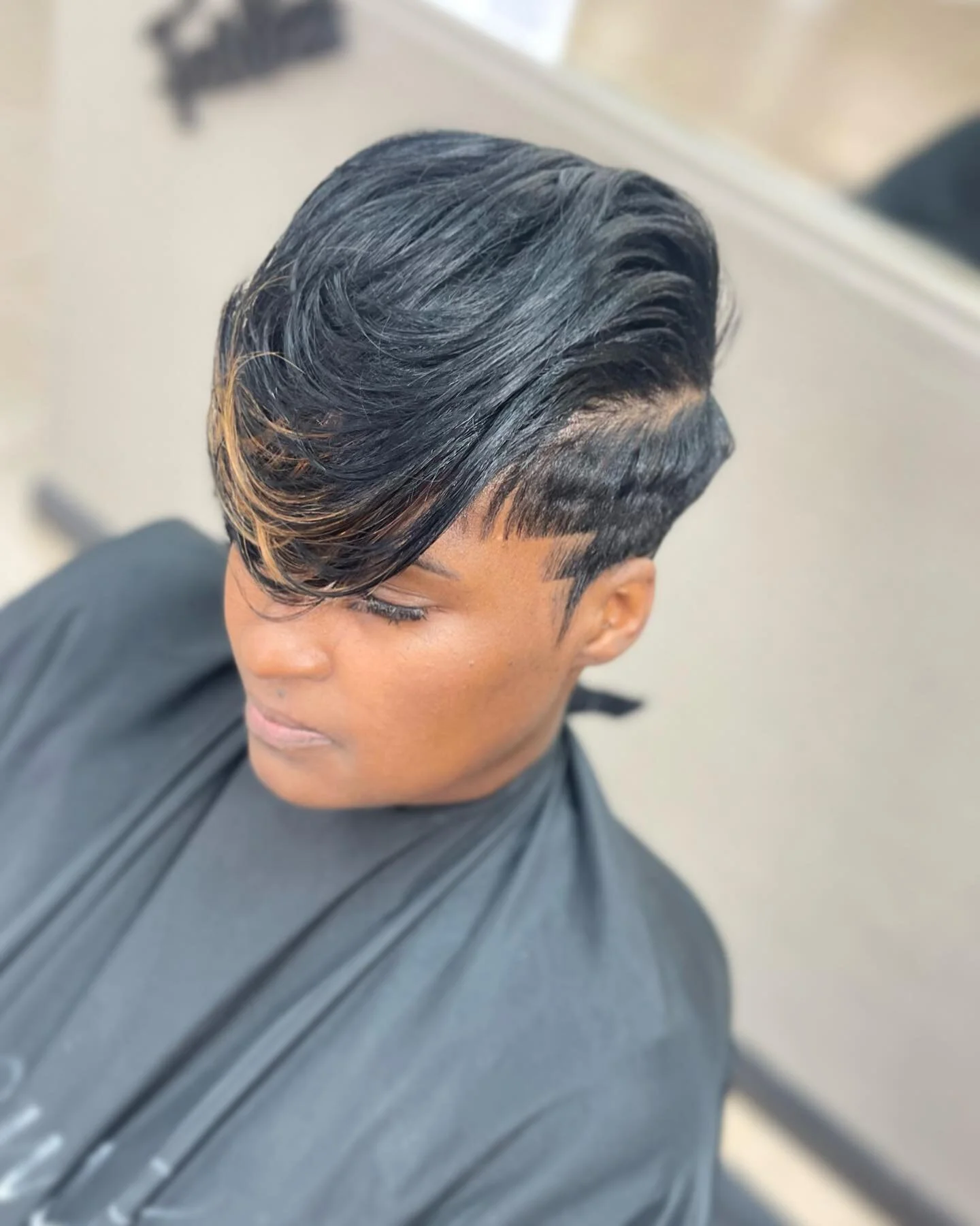Happy Sunday loves! This cut is one of my faves! 

@hairelementsproducts .. I can&rsquo;t let this one from the show go🥹🔥🤩 I love what I do. This cut was creatively inspired by the love I have for these products. 

I speaks volumes!