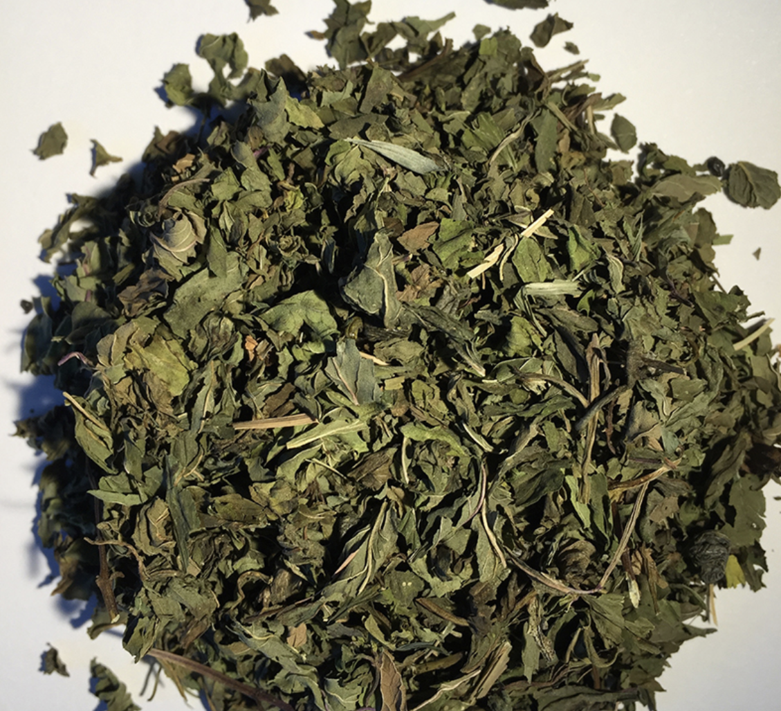 Crushed Leaf Tea vs. Powdered Tea: Unveiling the Distinctive Charms