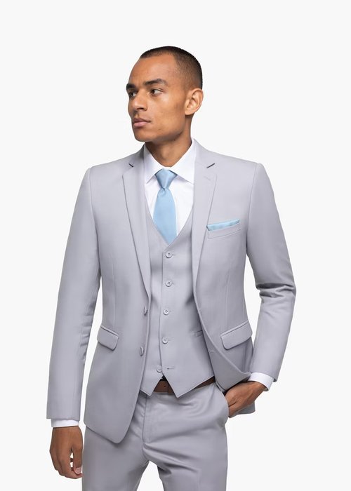 7/26 Cement Gray Suit
Features:
Available in Modern and Slim, Super 130's Merino wool, Matching Vest Available, Hidden Flex-Fit Waistband
