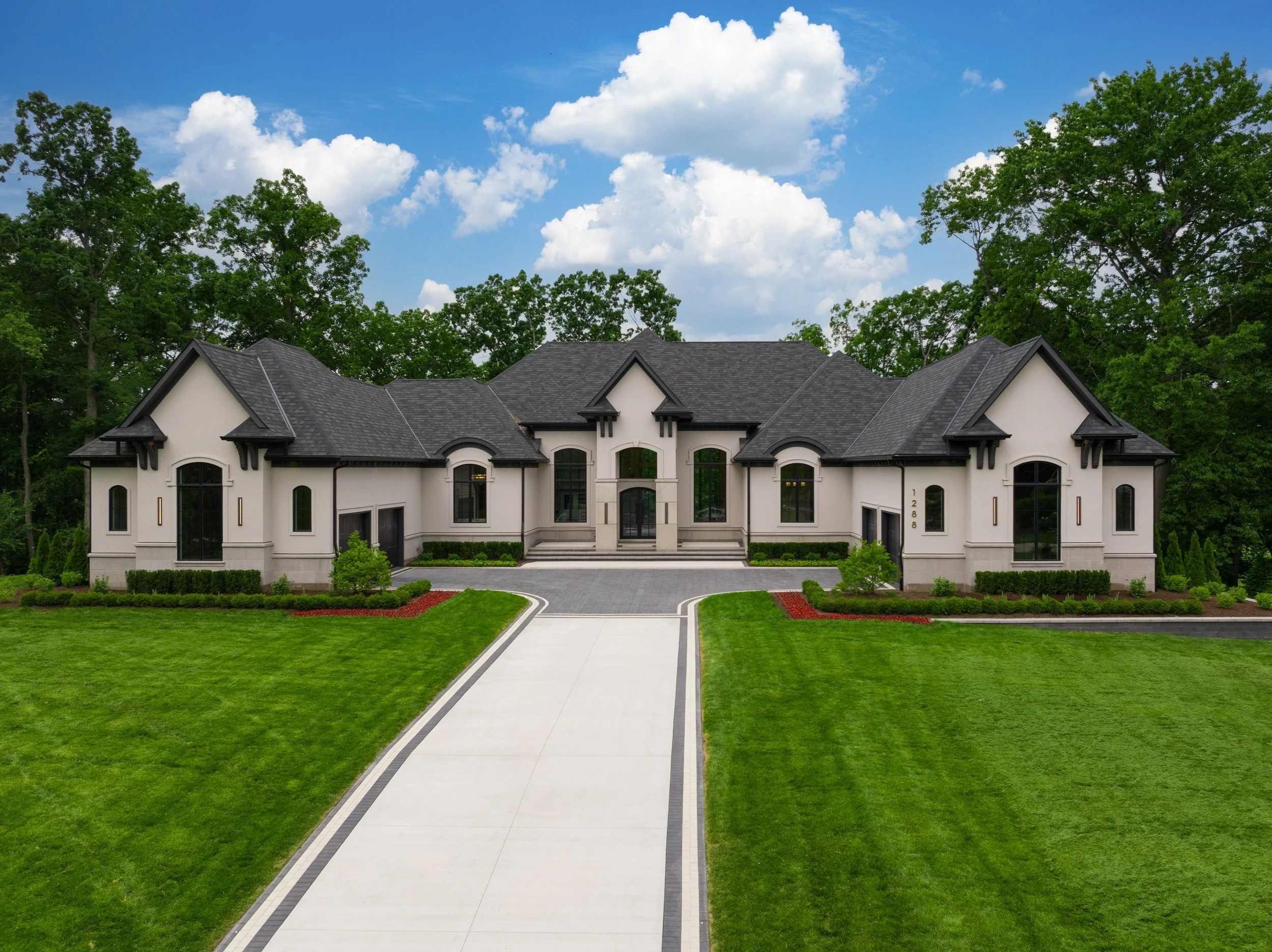 Jeanine | 8,210 SF