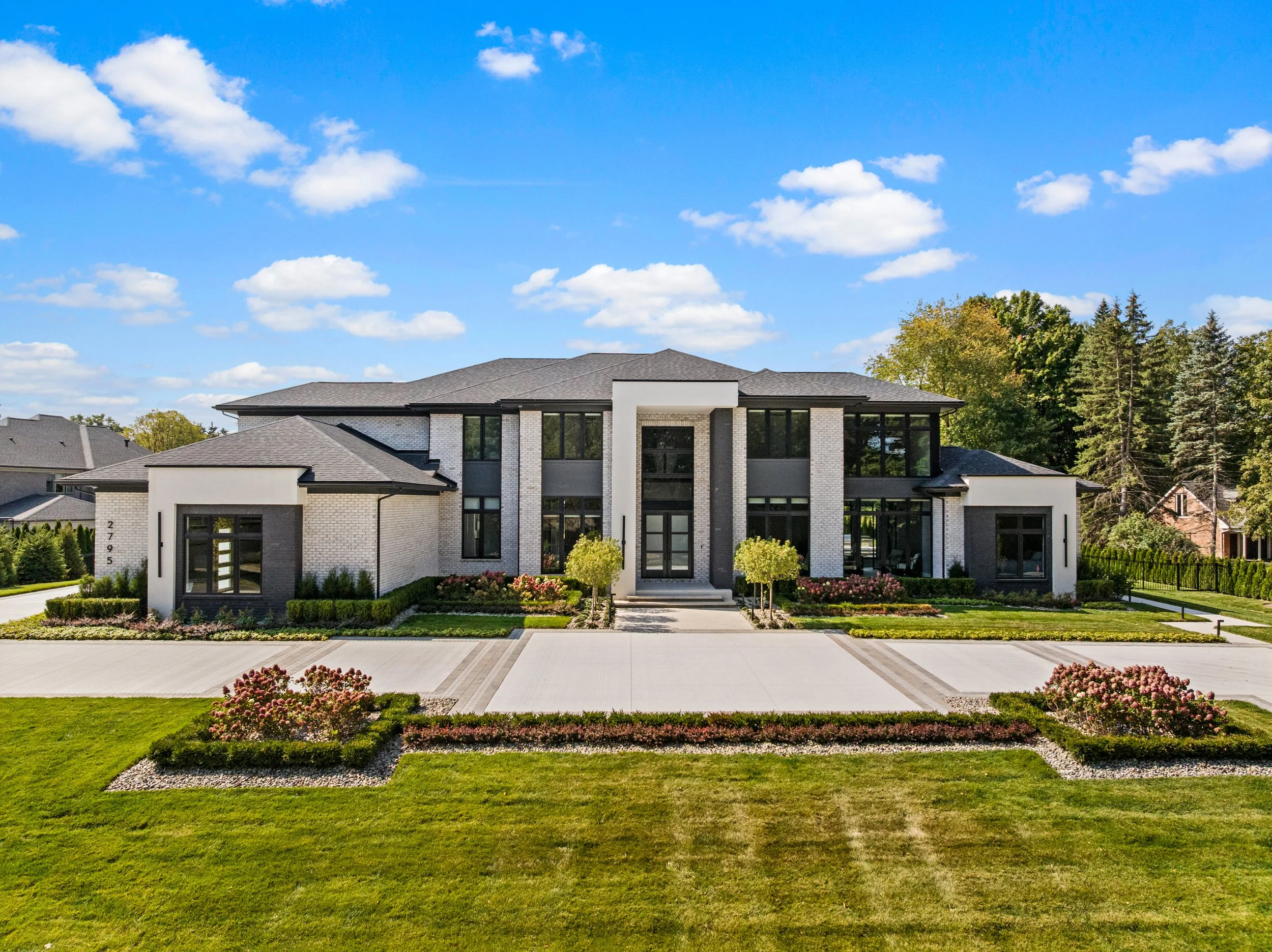 Mira | 7,200 SF