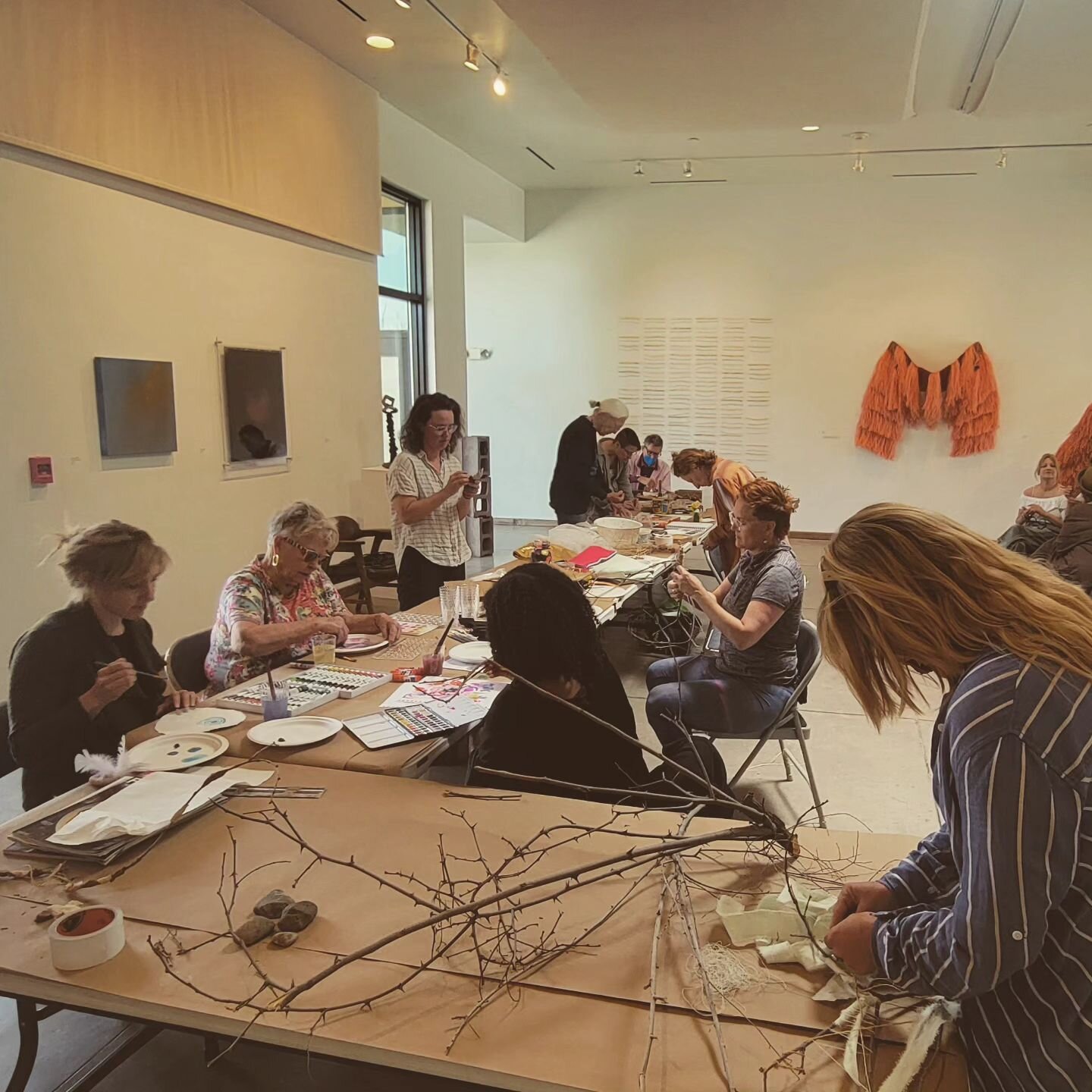 Thanks to everyone who attended our free Psychology of Art Materials Workshop yesterday! We had a wonderful time exploring our relationship to specific materials in artmaking! 
Hosted by TAAC Co-founder @laurendanasmithart @integrativeartspsychothera