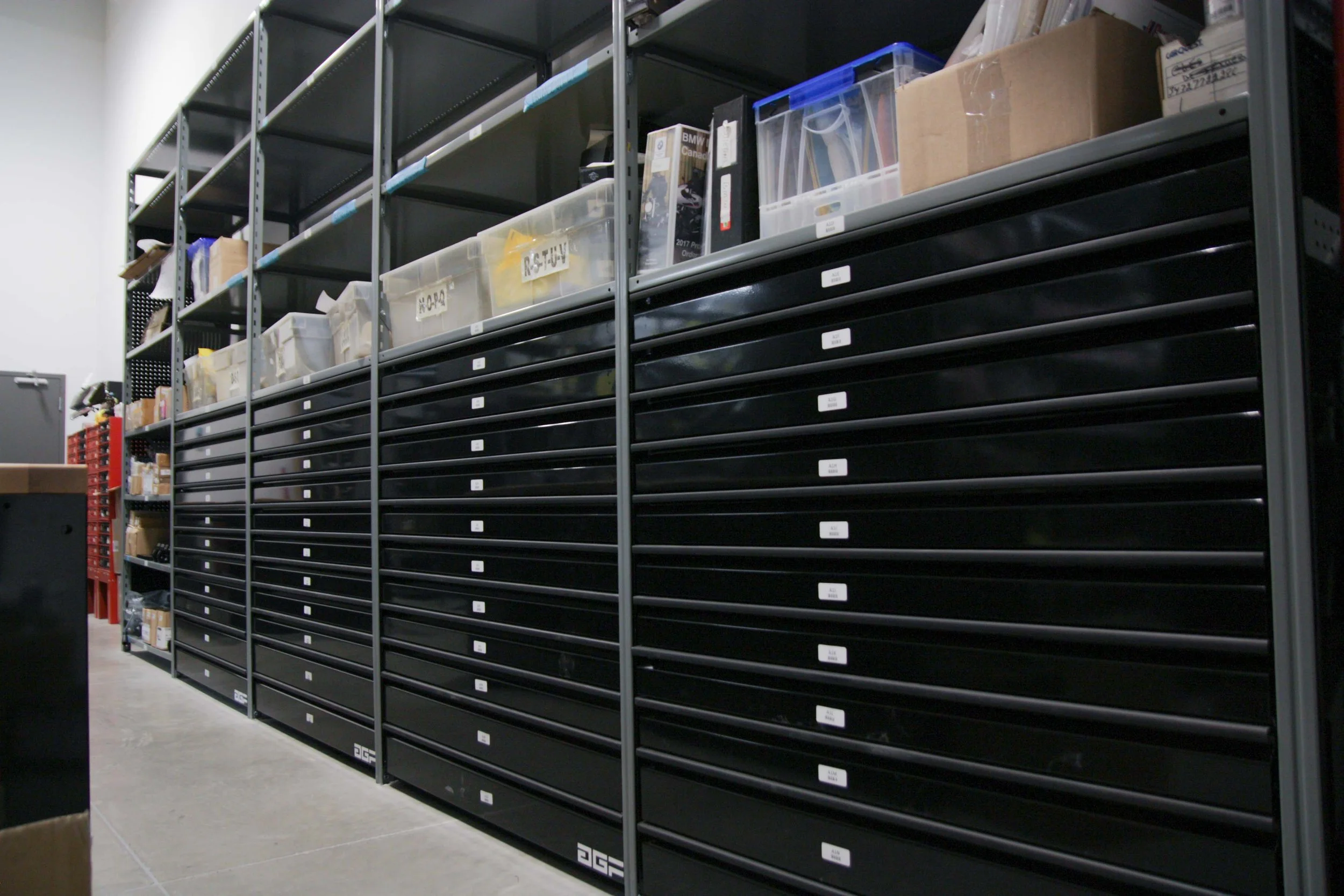 Store extension with mezzanine and modular office