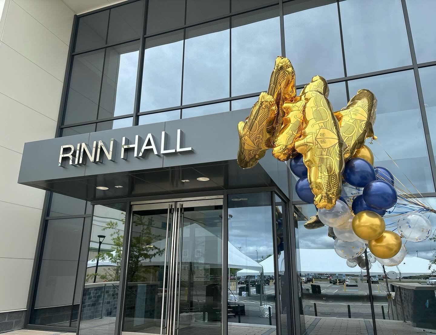 Dream come true!

When I first started thinking about how to bring SWO balloons to life, having balloons at ceremonies seemed like a far off dream.

To be able to provide this service for the Mariner Skills Training Center, Atlantic dedication of Rin