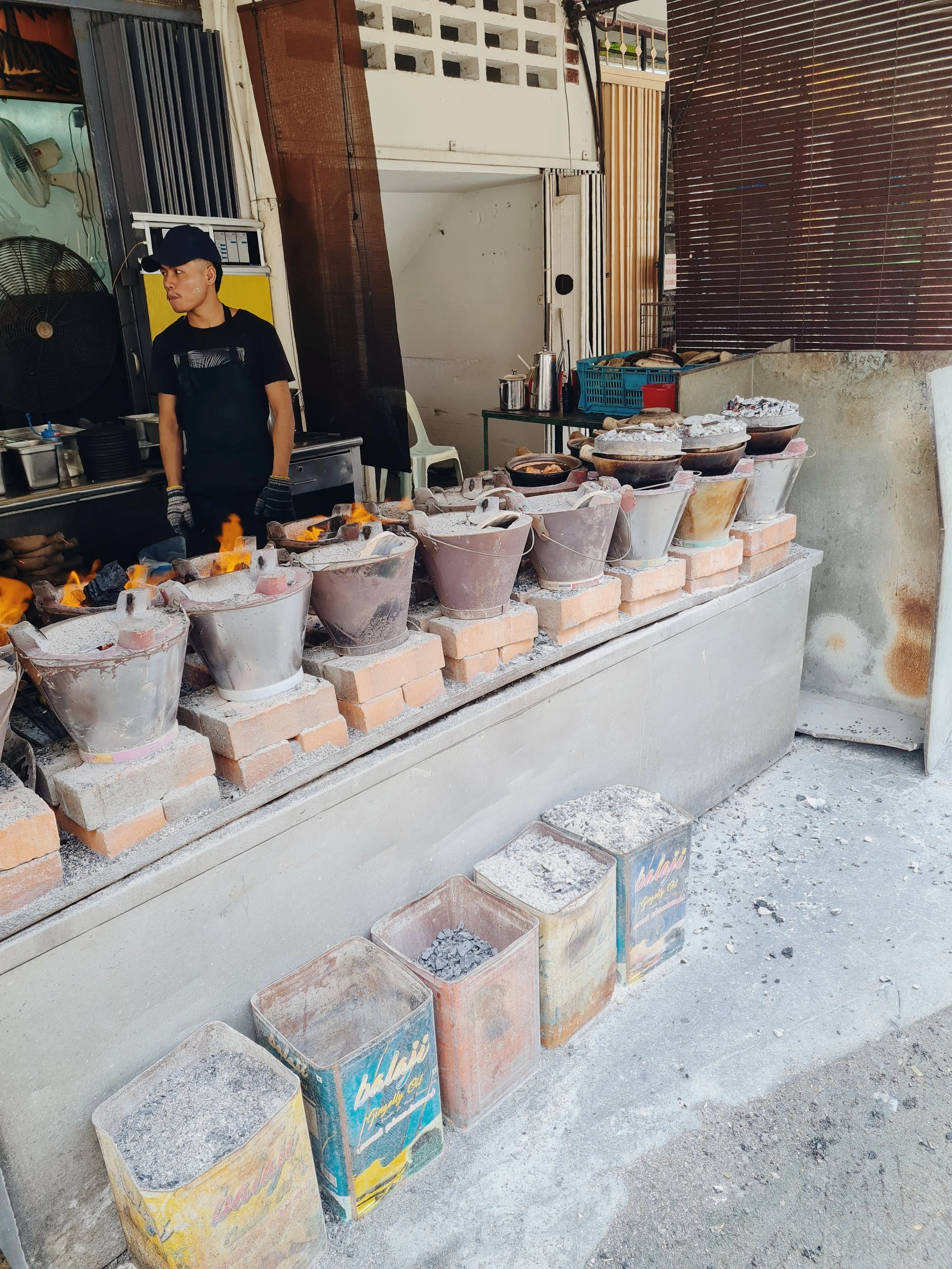 Claypot rice cooking