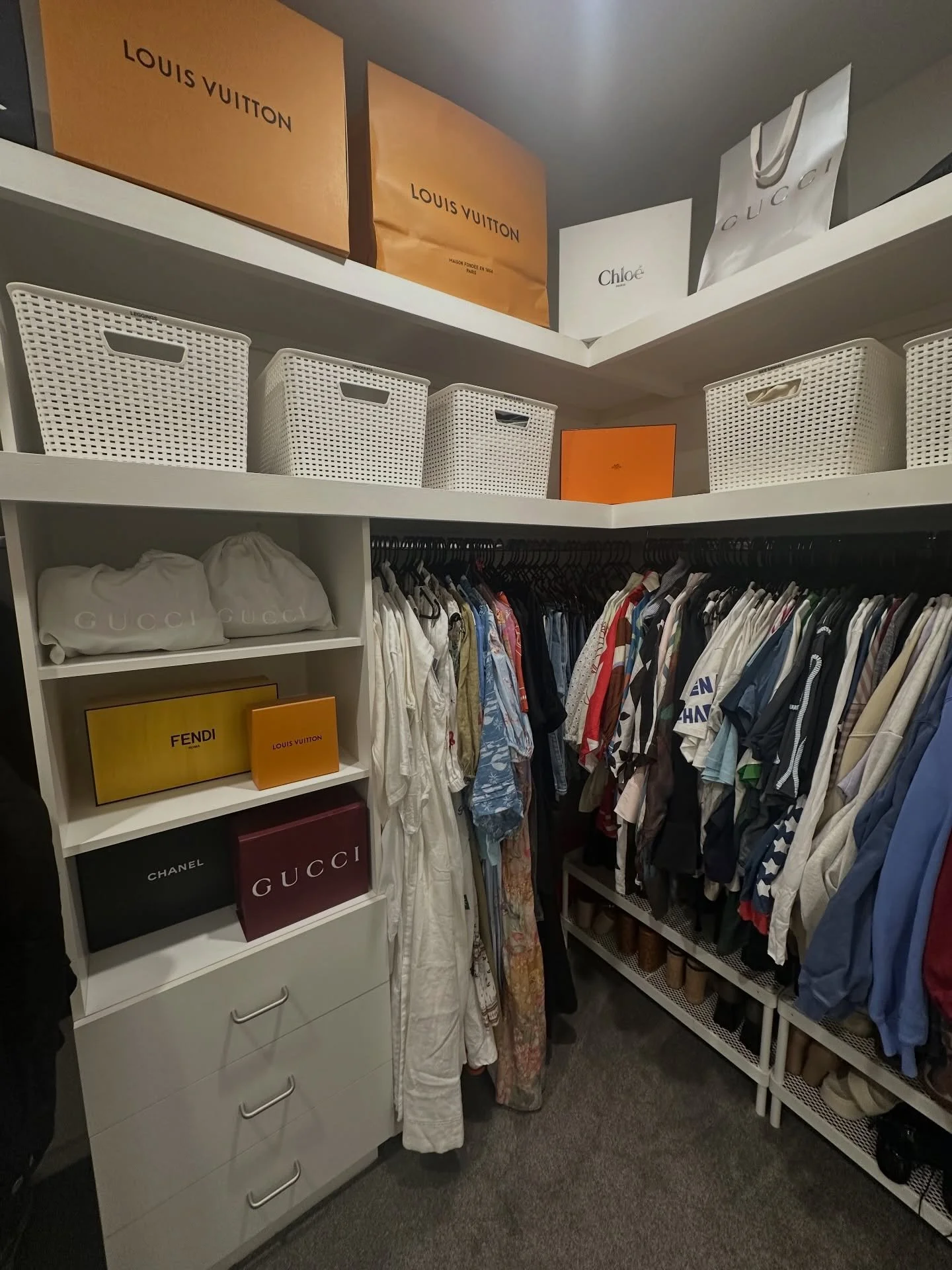 A full wardrobe reset in one day. Decluttered, organised and styled. Everything supplied for simple, long-lasting results ✨