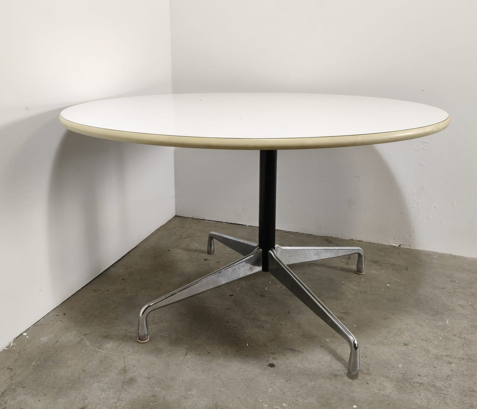Vitra table