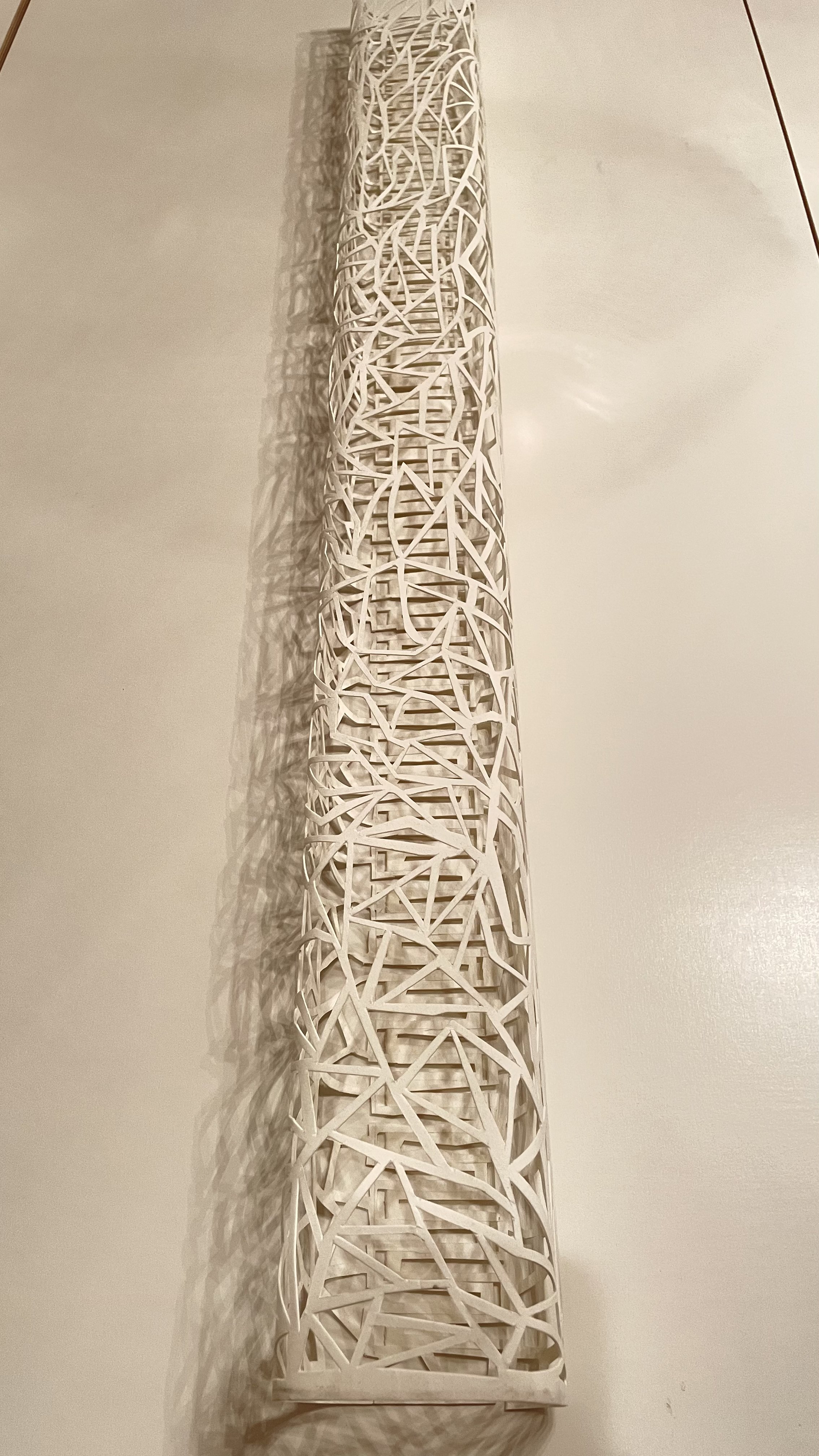 Tubular Walk, Papierschnitt, 94 x 9 x 5 cm, 2022