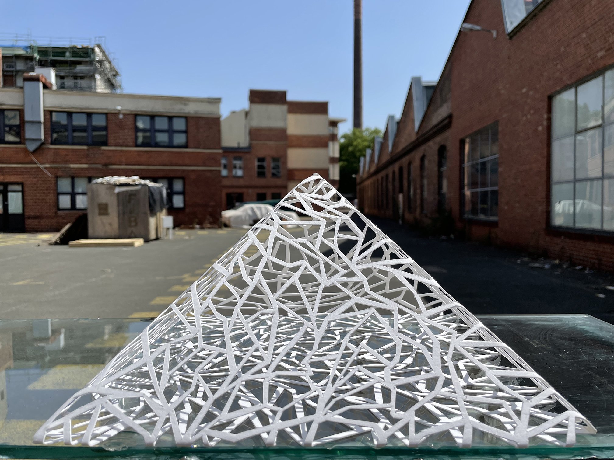 Uferhallen: Pyramid, Papierschnitt, 16 x 31 x 31 cm, 2022