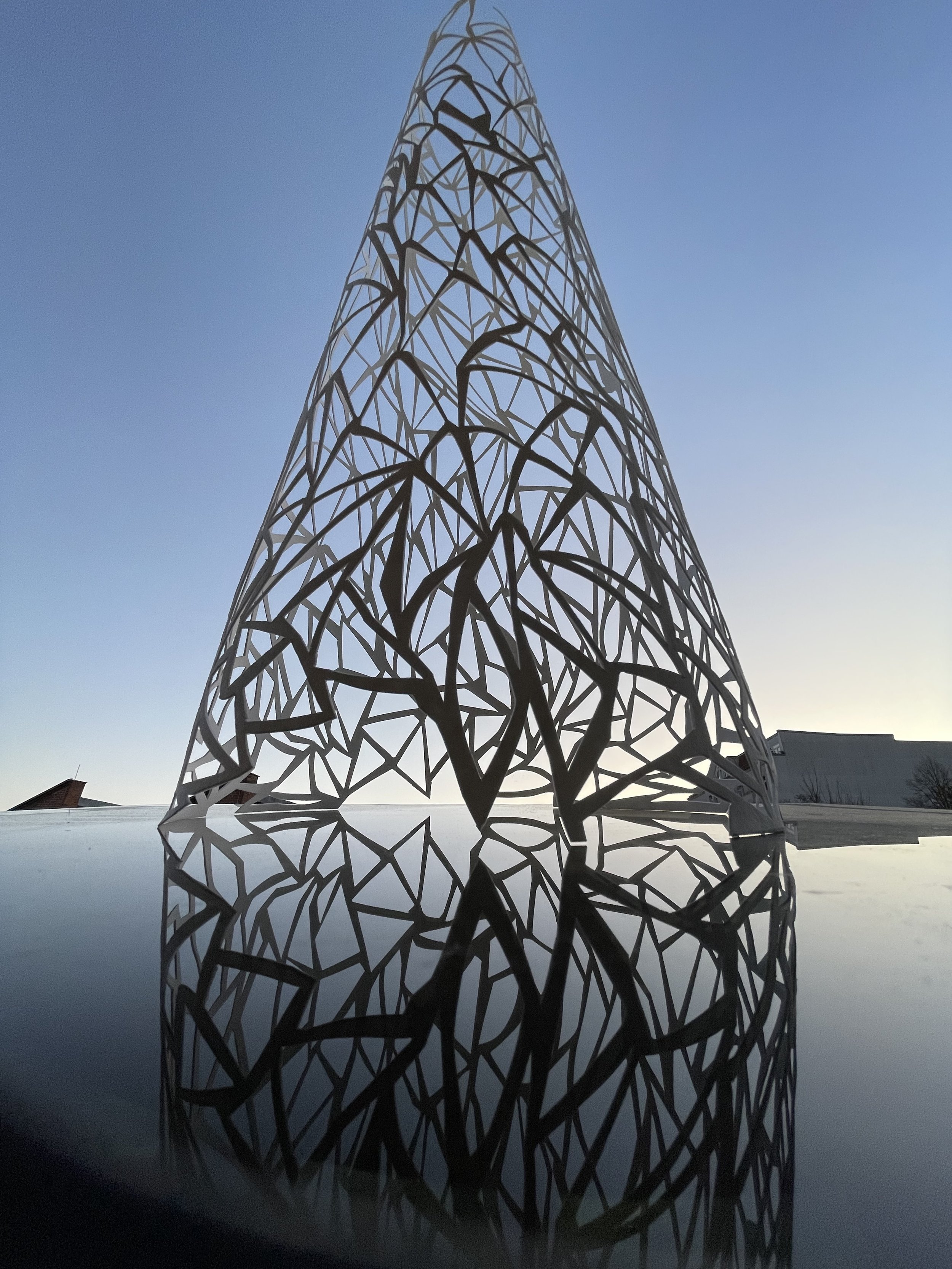 Bigger Cone, Papierschnitt, 60 x 28 cm, 2023