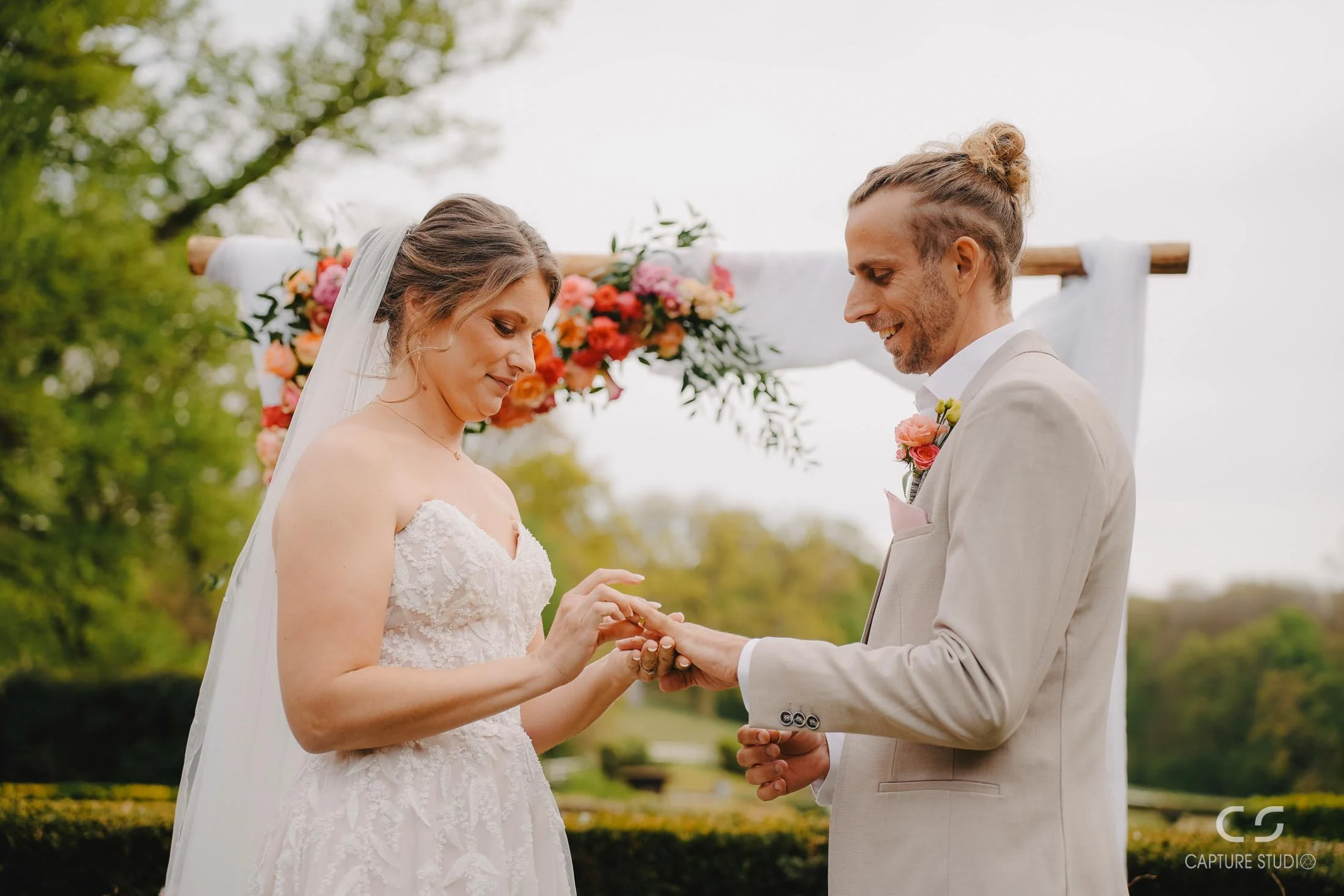 L'échange d'alliances lors de la cérémonie de mariage laïque - Comment rendre ce rituel classique créatif, moderne et individuel ?