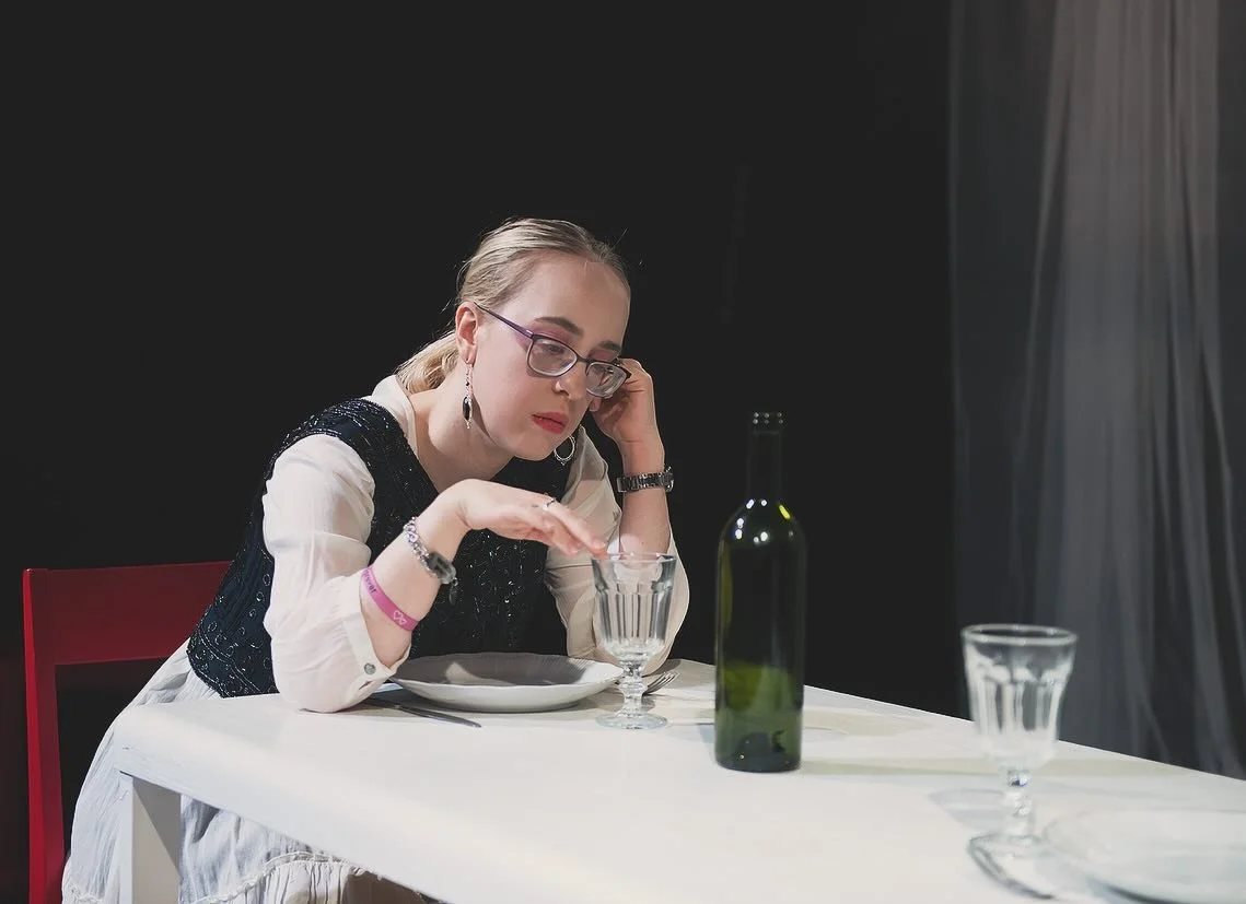 Nu har vi br&auml;nt av nypremi&auml;ren av ELNA inf&ouml;r en fullsatt salong! Full fart fram&aring;t! Imorgon k&ouml;r vi igen kl.10.30 p&aring; Telefonfabriken. Det vill ni icke missa. Tack all publik som kom och s&aring;g oss idag🙏🏻✨🩷@mosaikte