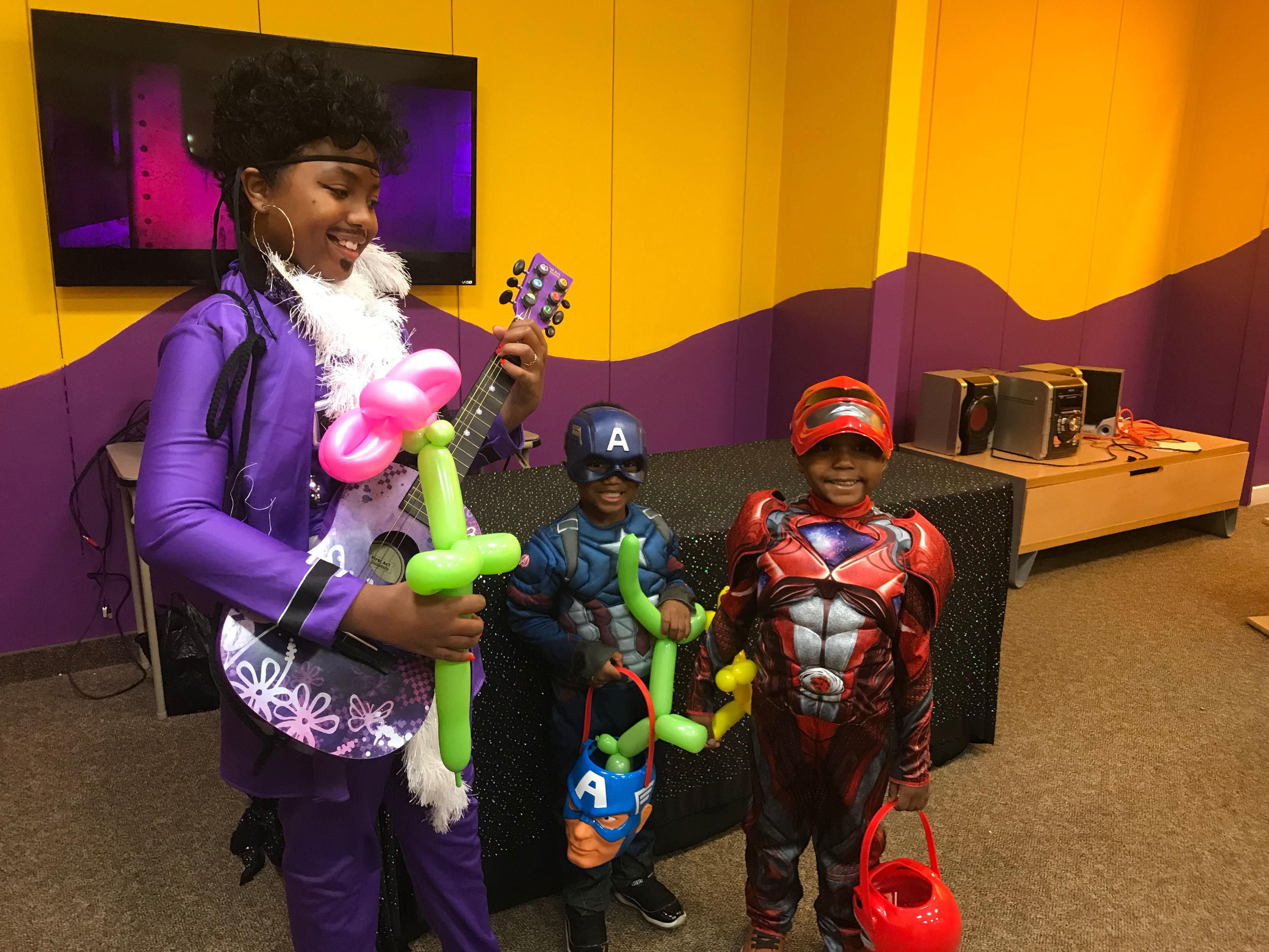 Phancy Prince Balloon Animals.png