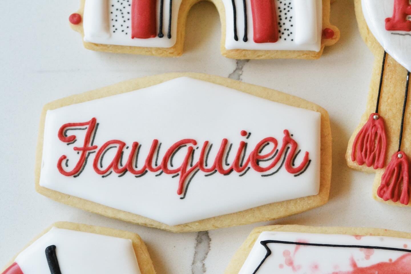 🪶
.
.
.
.
.
#steviscookies #cookier #virginiabakery #virginiacookier #decoratedcookies #homemade #customcookies #tsghuntcountry #cookiedecorating #scoutguide #cookiesofinstagram #instacookies #royalicing #warrenton #warrentonva #warrentoncookies #no