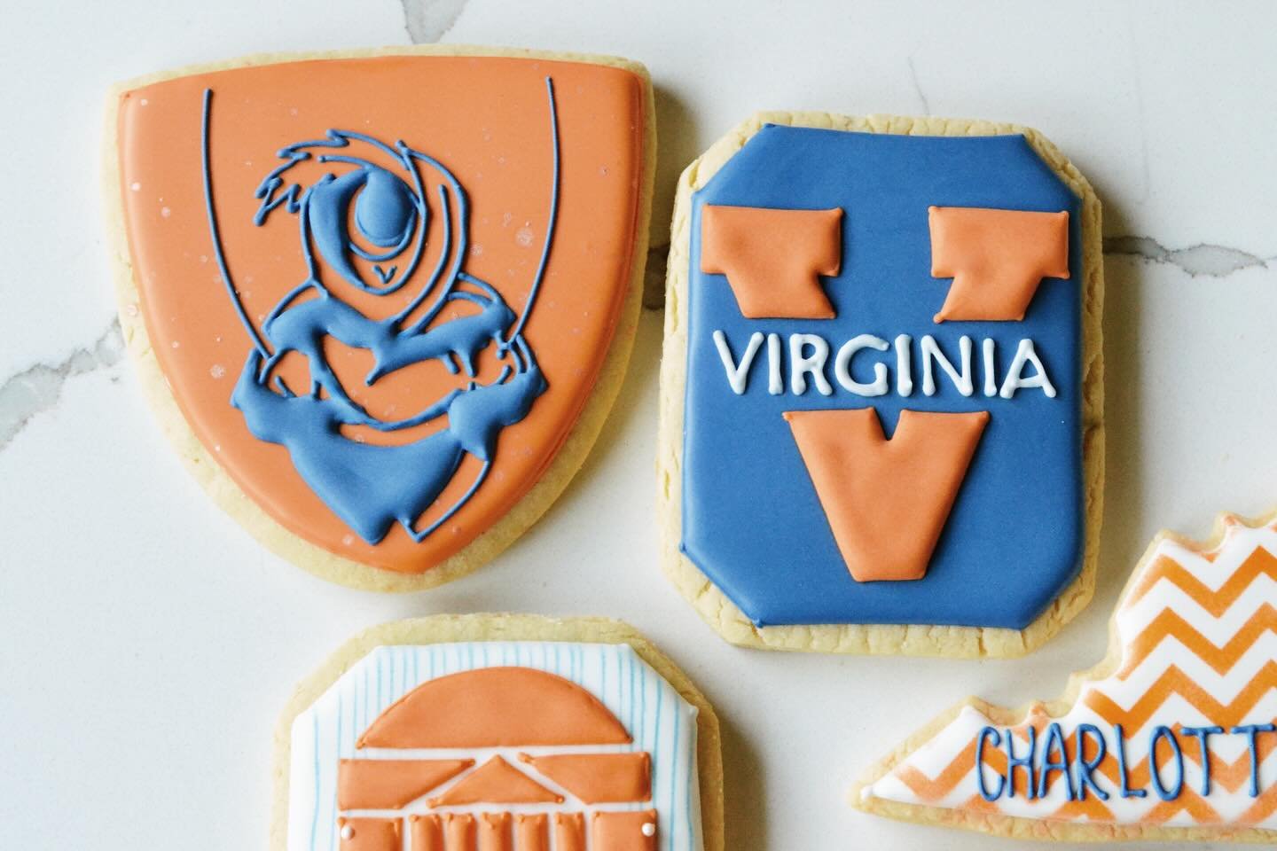 👩🏽&zwj;🎓👨🏼&zwj;🎓🧑🏻&zwj;🎓👨🏾&zwj;🎓
.
.
.
.
.
#steviscookies #cookier #virginiabakery #virginiacookier #decoratedcookies #homemade #customcookies #tsghuntcountry #cookiedecorating #scoutguide #cookiesofinstagram #instacookies #royalicing #wa