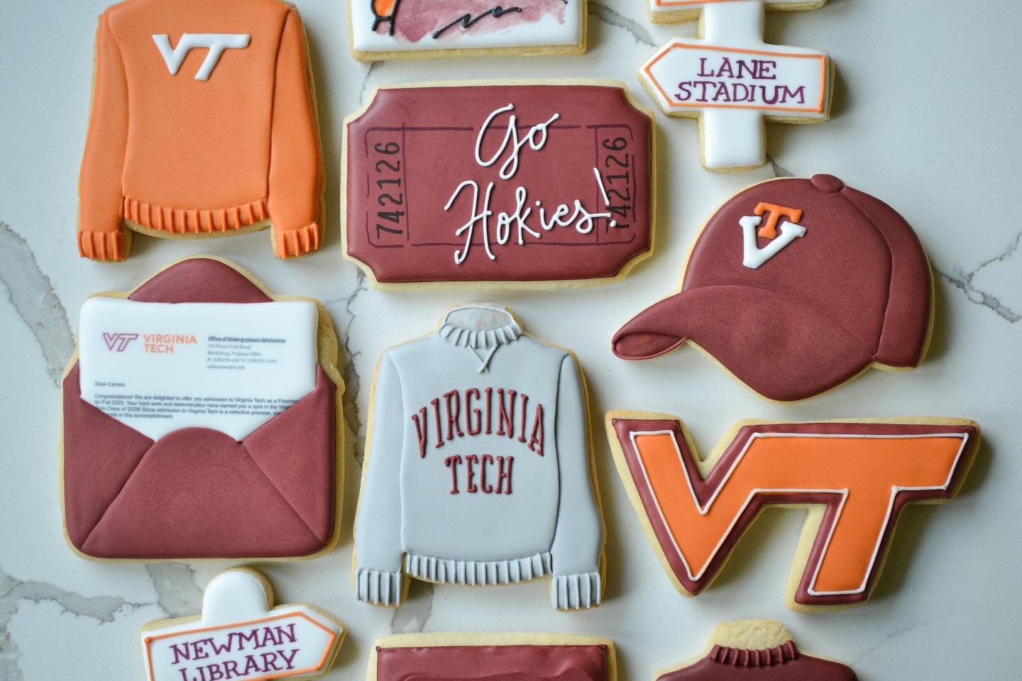 Congrats Virginia Tech grads and future Hokies!
.
.
.
.
.
.
#steviscookies #virginiabakery #virginiacookier #homemade #customcookies #tsghuntcountry #cookiedecorating #scoutguide #middleburgva #fauquierbakery #instacookies #royalicing #undiscoveredba