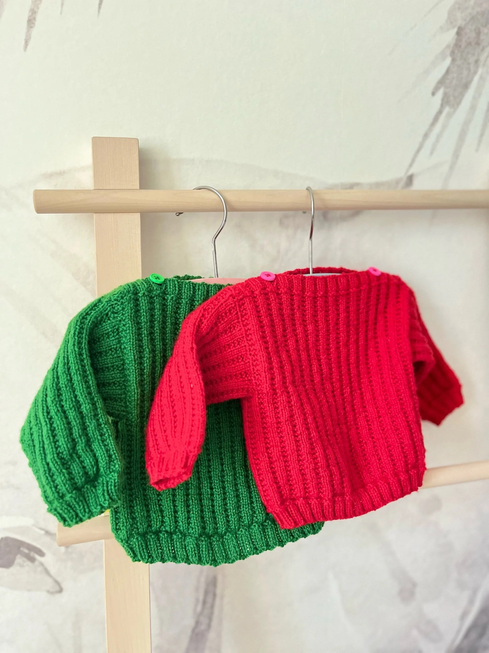 Pull bébé Chaussette – vue de face – patron tricot PDF 3 à 18 mois