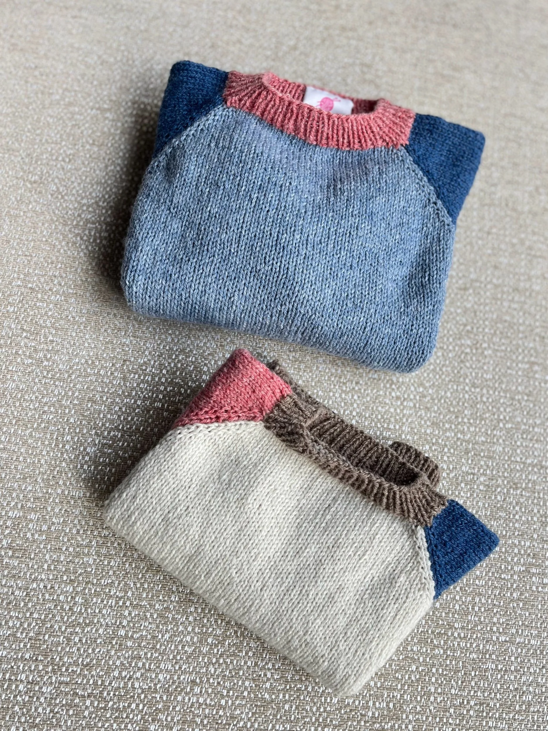 Pull enfant Charlotte tricot raglan color block - vue pliée