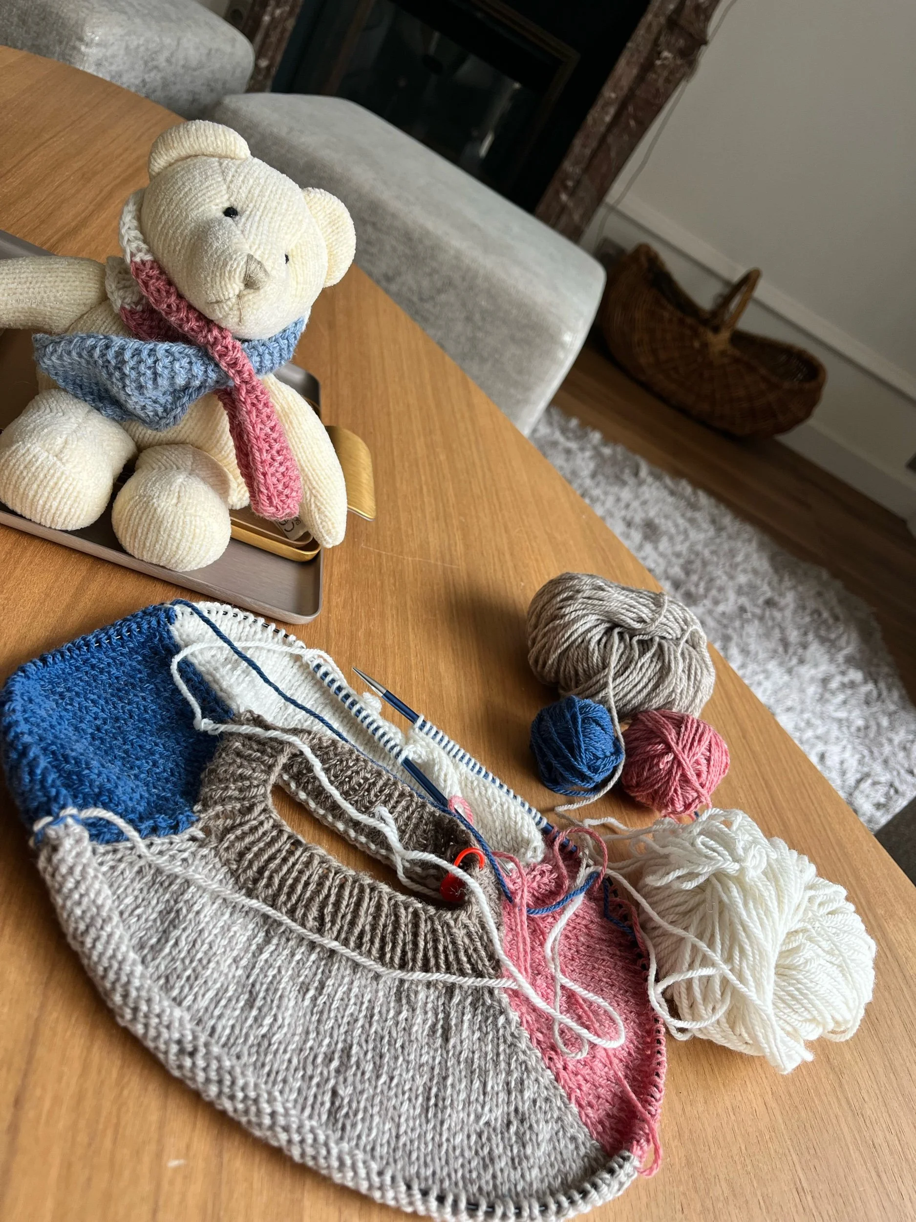 Technique intarsia en circulaire - Empiècement pull enfant raglan Charlotte patron tricot