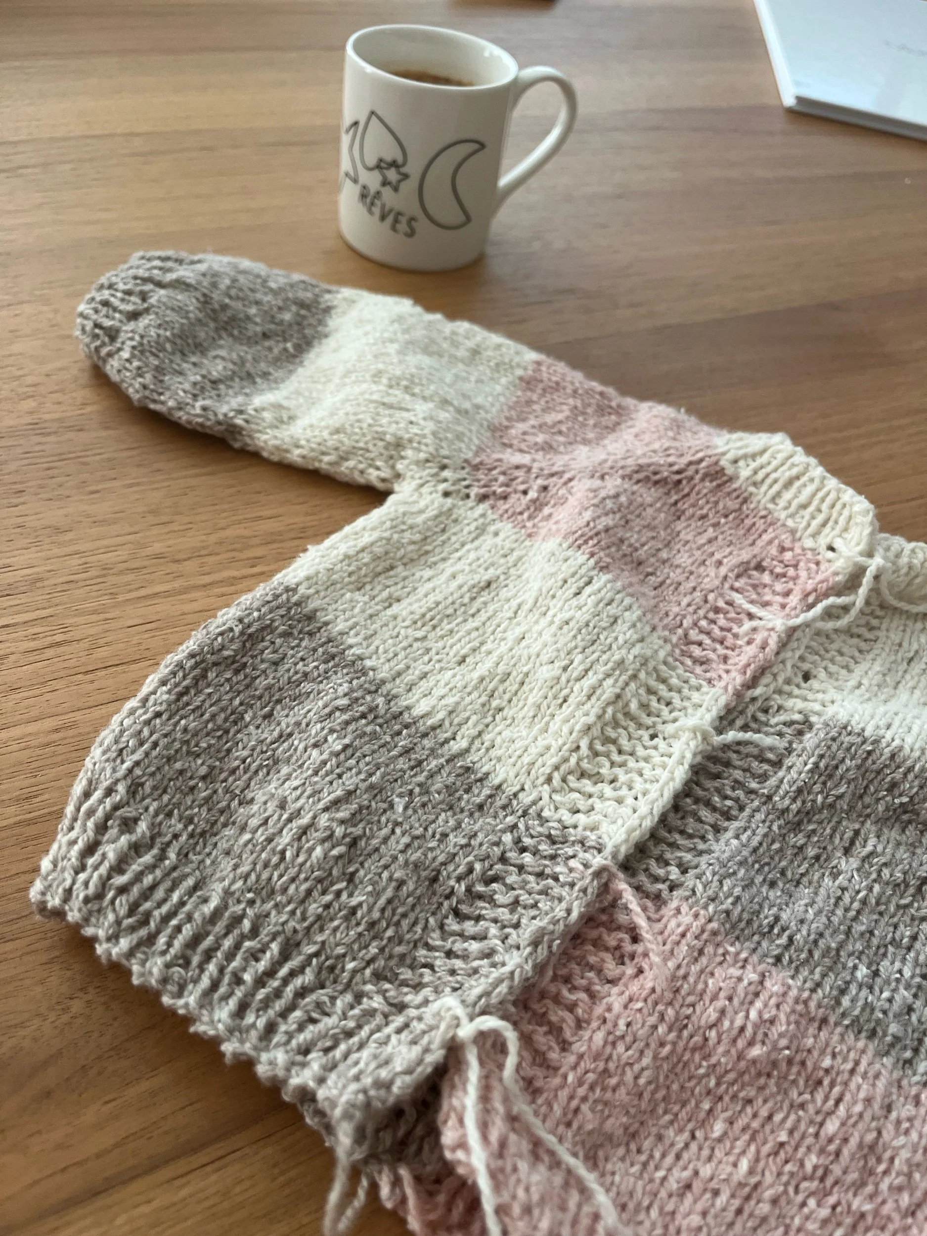 gilet bebe brigitte tricot à plat.jpeg