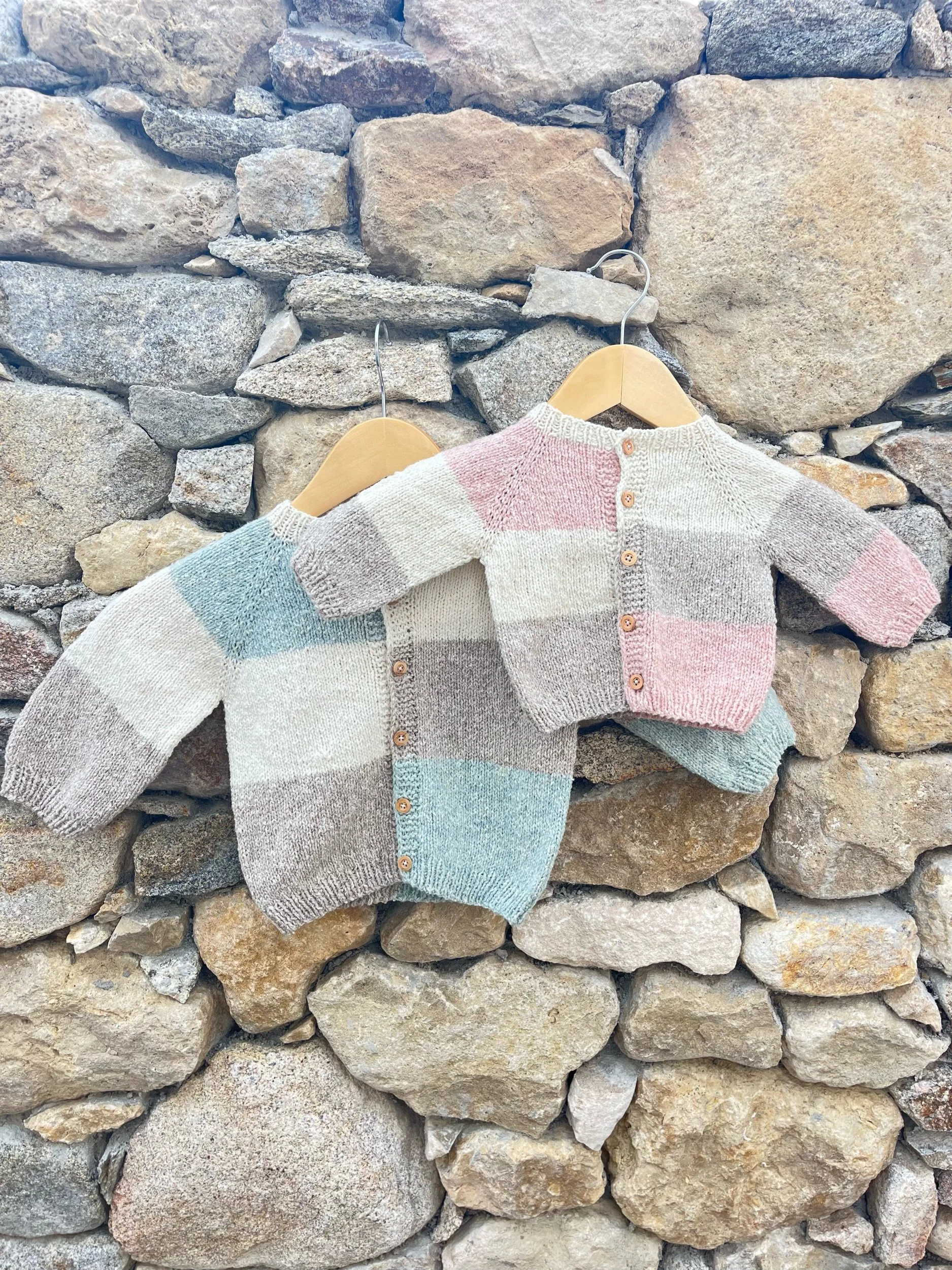 gilet bebe brigitte raglan tricot.jpeg