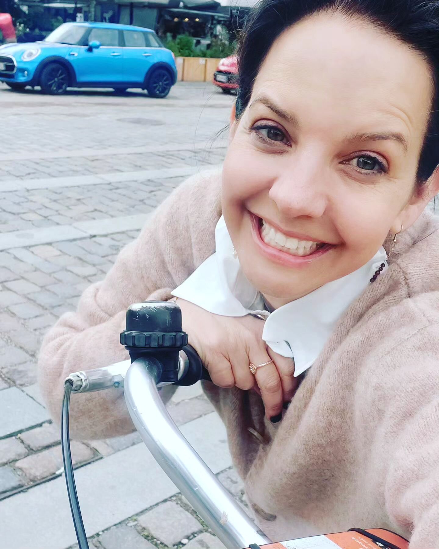 Happy 4th friends! May your day be sparkly and bright ! Kapow! 🌞 

#wheninrome #lovedenmark #copenhagan #biking #myride #independanceday #happy4thofjuly🇺🇸