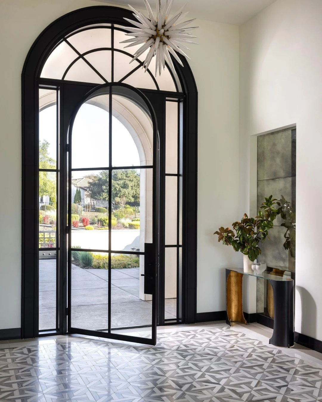 Distinctive materials, executed intentionally. ⁠
⁠
With a storied art collection and a preference toward neutrals, our clients wanted to create a home with a singular point of view, leveraging our team to design away from the "sea of beige"