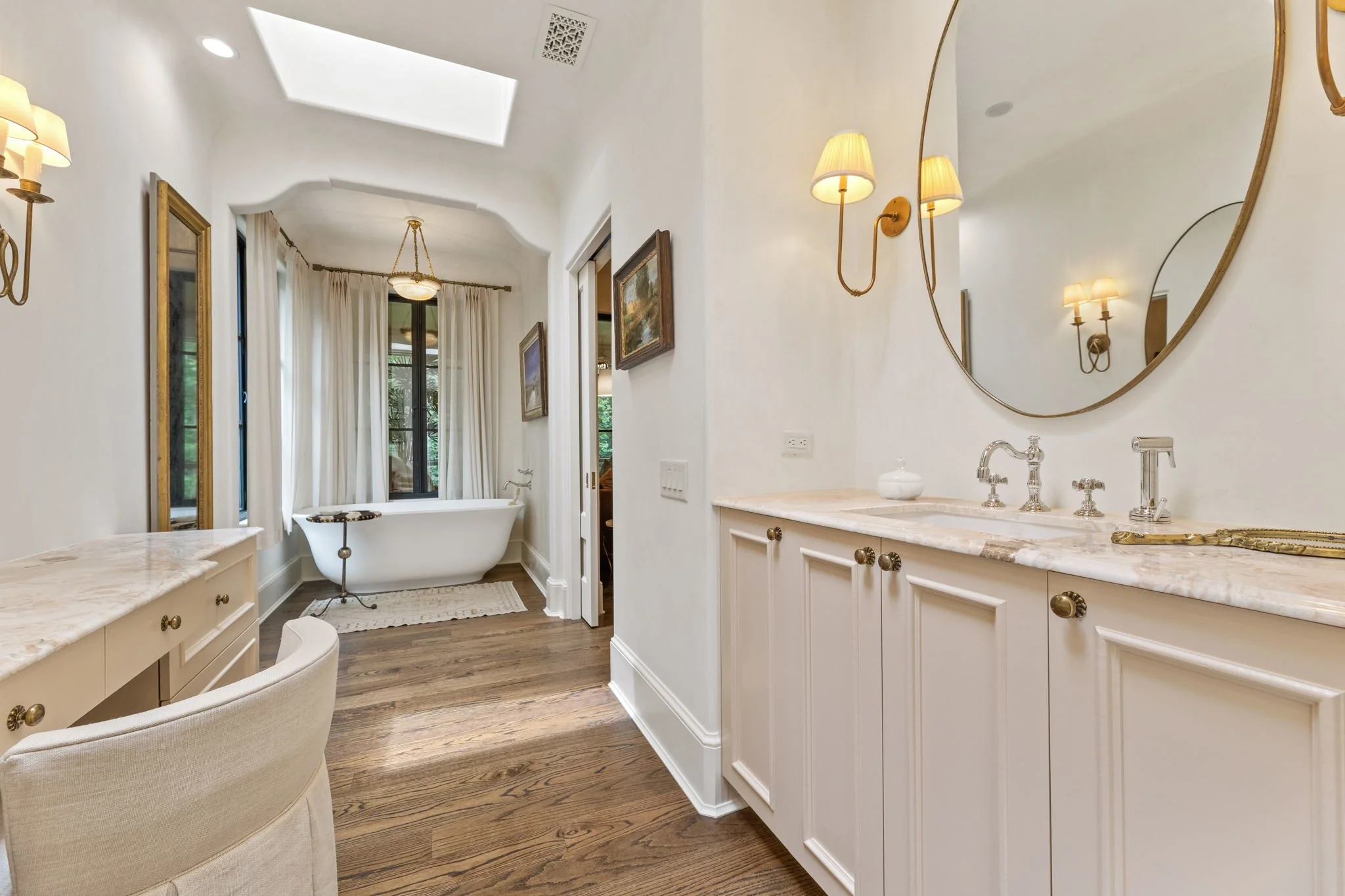 33 Bathroom Tub.jpeg